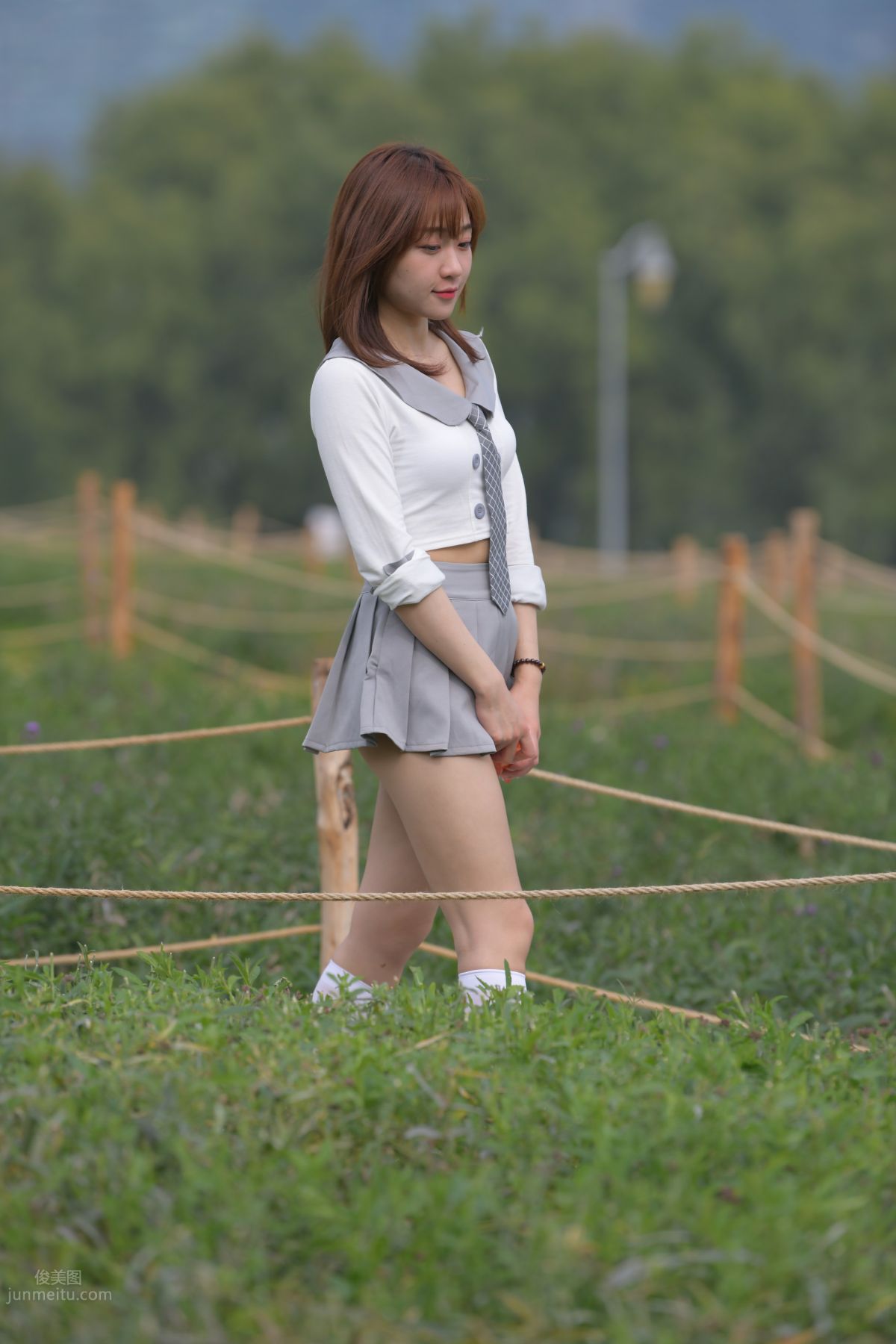 [Mojing Street] 095 Sexy and Moving Beauty in a Small Pleated Skirt photo 560