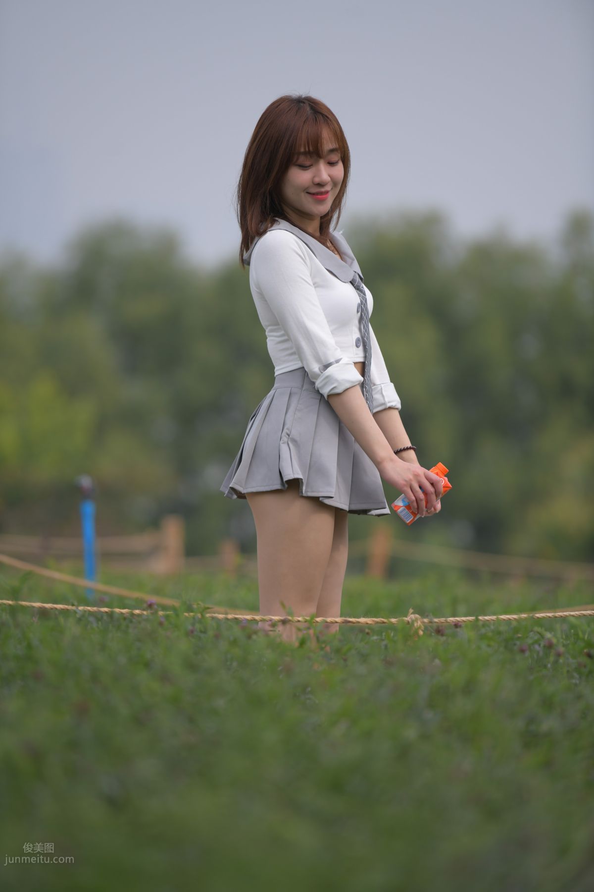 [Mojing Street] 095 Sexy and Moving Beauty in a Small Pleated Skirt photo 600