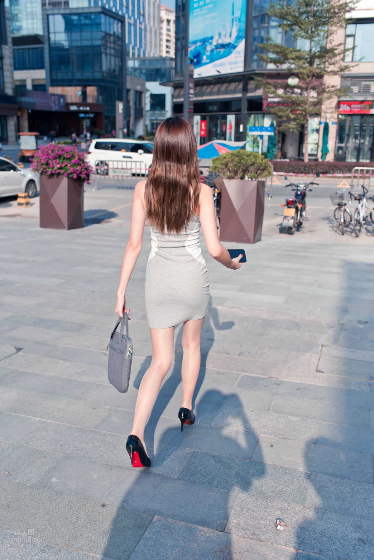 [Mojing Street] 111 Afternoon Leisure OL Beauty Tingting in Gray Bodycon Skirt and Top-Quality Thin Stockings photo 3