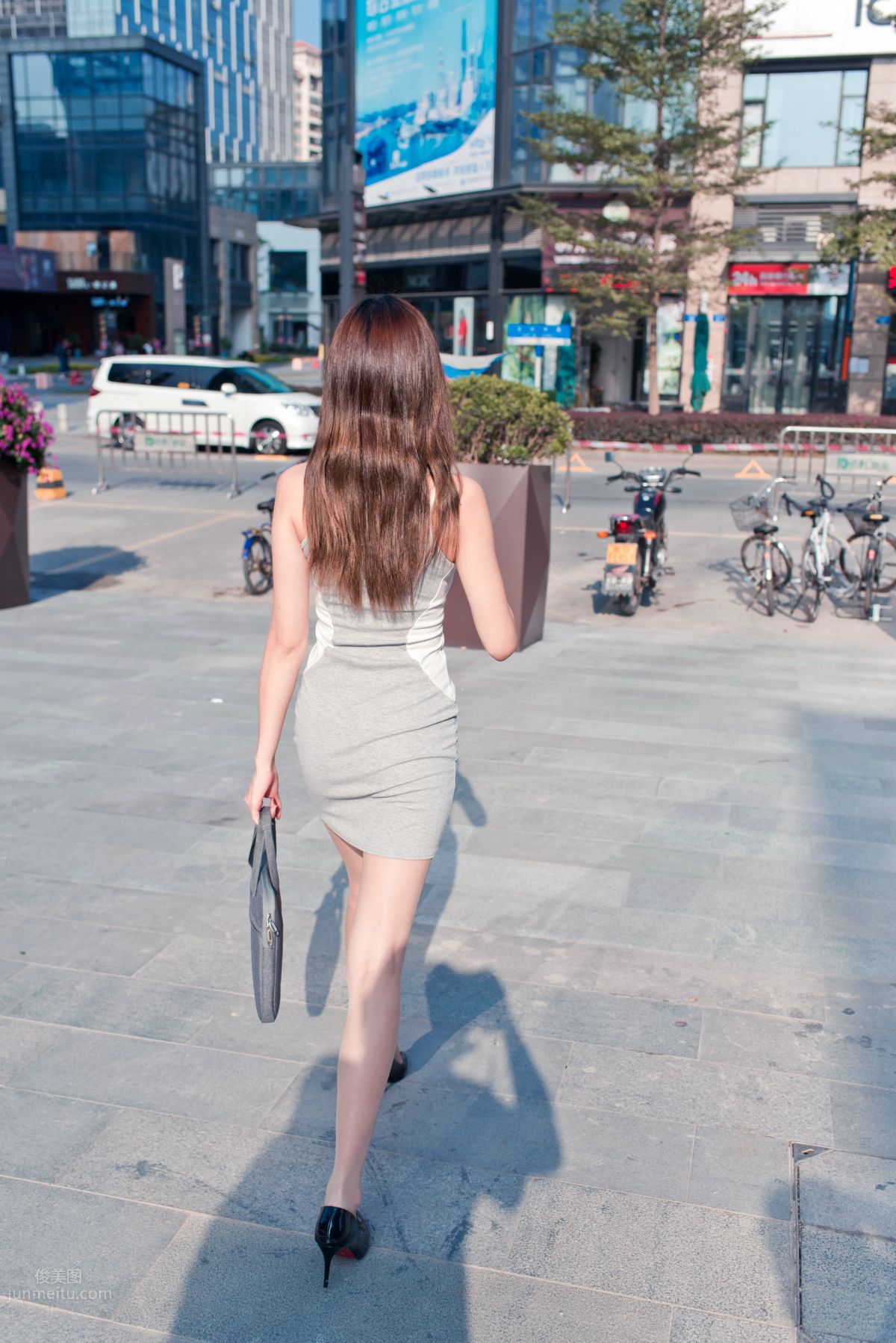 [Mojing Street] 111 Afternoon Leisure OL Beauty Tingting in Gray Bodycon Skirt and Top-Quality Thin Stockings photo 7