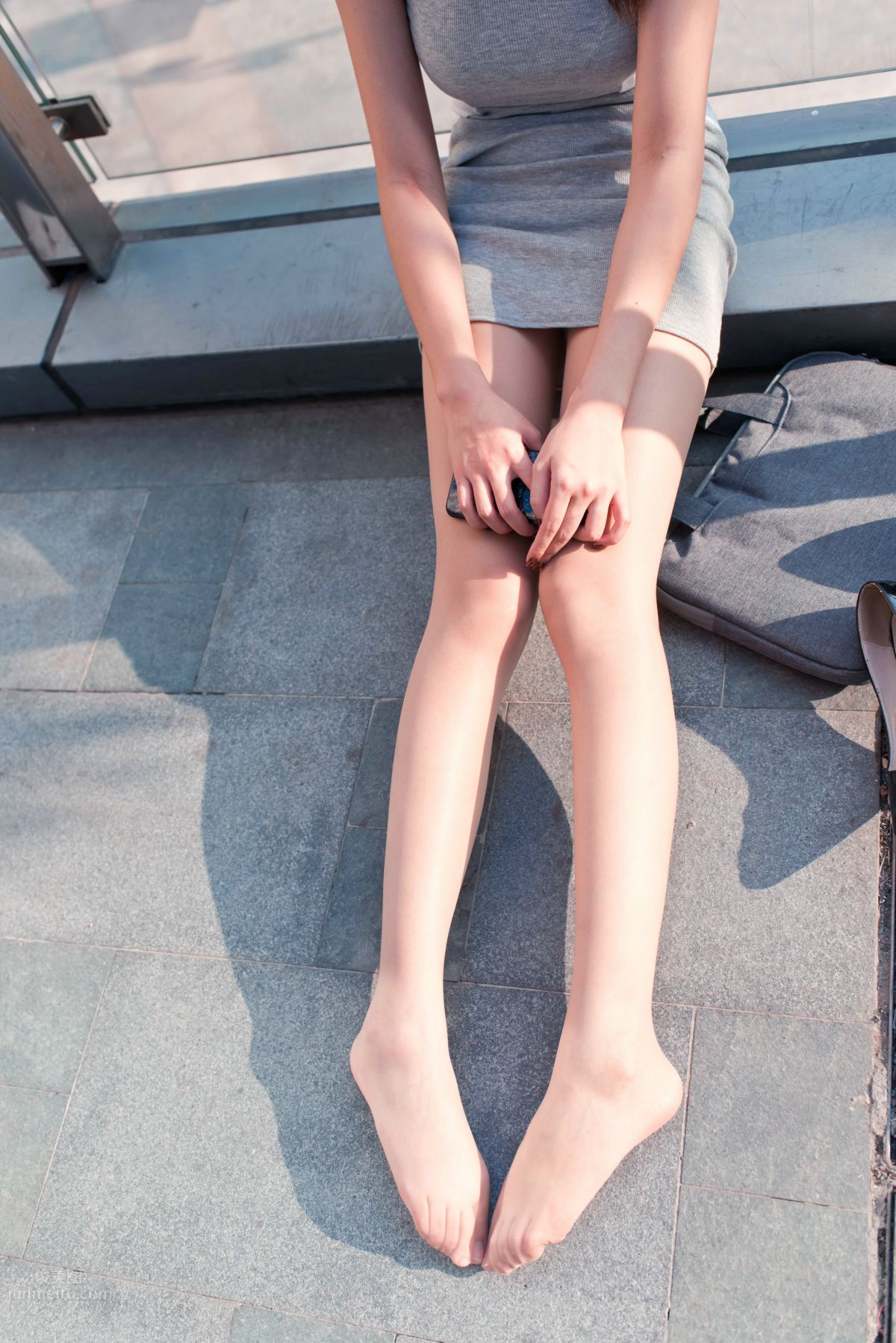 [Mojing Street] 111 Afternoon Leisure OL Beauty Tingting in Gray Bodycon Skirt and Top-Quality Thin Stockings photo 295