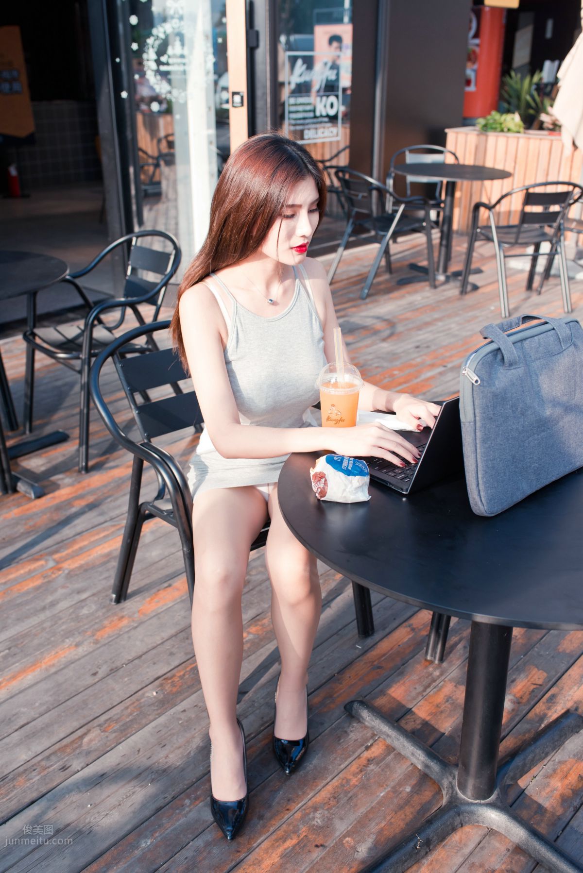 [Mojing Street] 111 Afternoon Leisure OL Beauty Tingting in Gray Bodycon Skirt and Top-Quality Thin Stockings photo 317