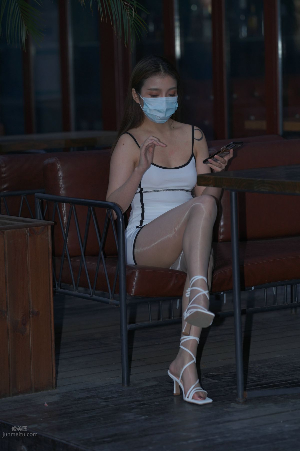 [魔鏡街拍] 116 好養眼的白裙美眉 383