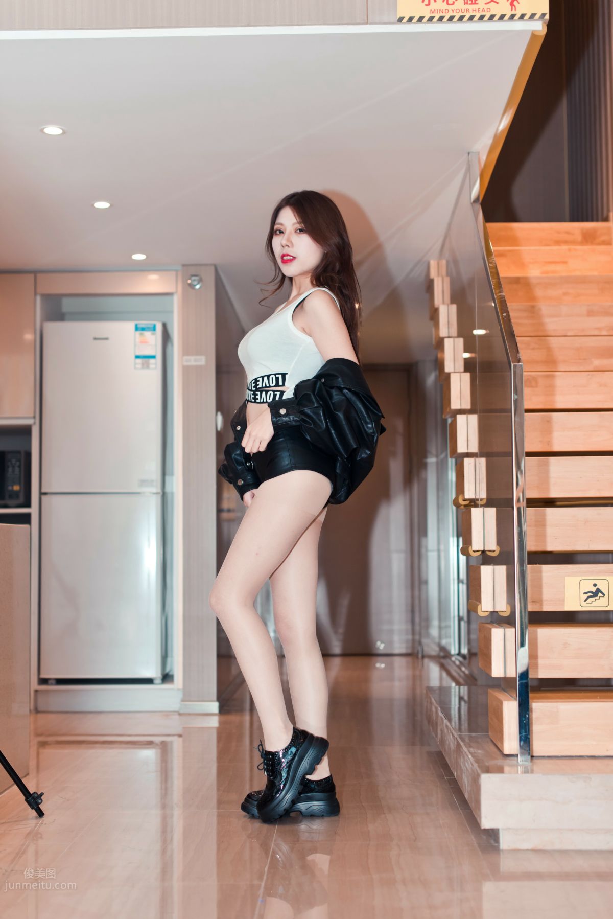 [魔鏡街拍] 117 非常緊緻的美臀少婦 1