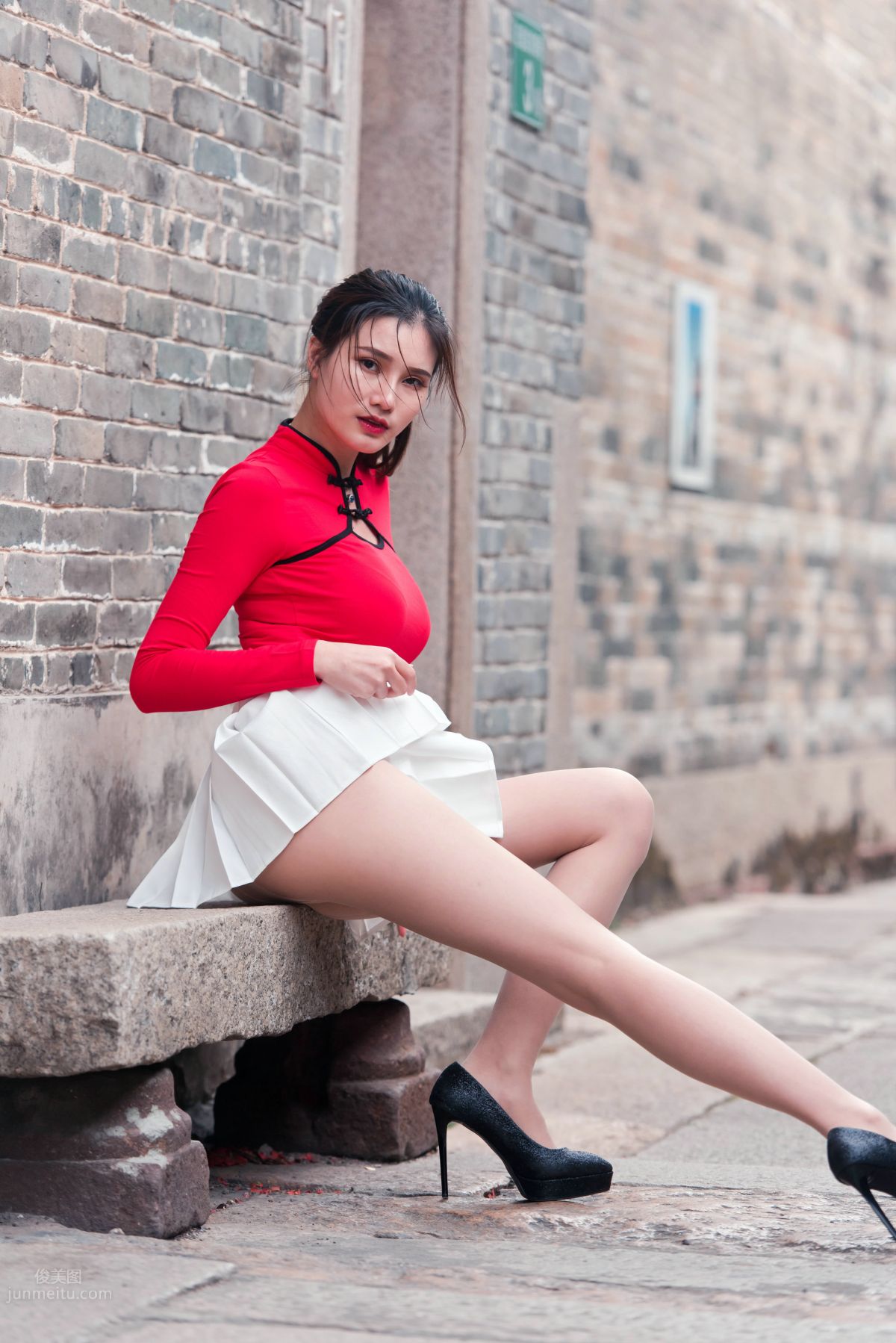 [Mojing Street] 118 Top-Quality Beauty with Silk Stockings in Red Top and White Skirt, Spring Scenery in the Ancient Village photo 66