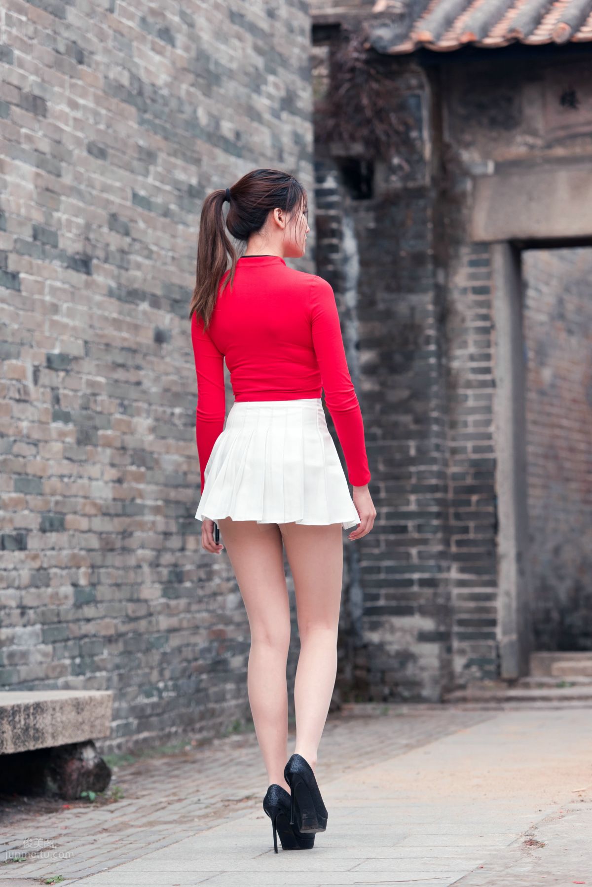 [Mojing Street] 118 Top-Quality Beauty with Silk Stockings in Red Top and White Skirt, Spring Scenery in the Ancient Village photo 174