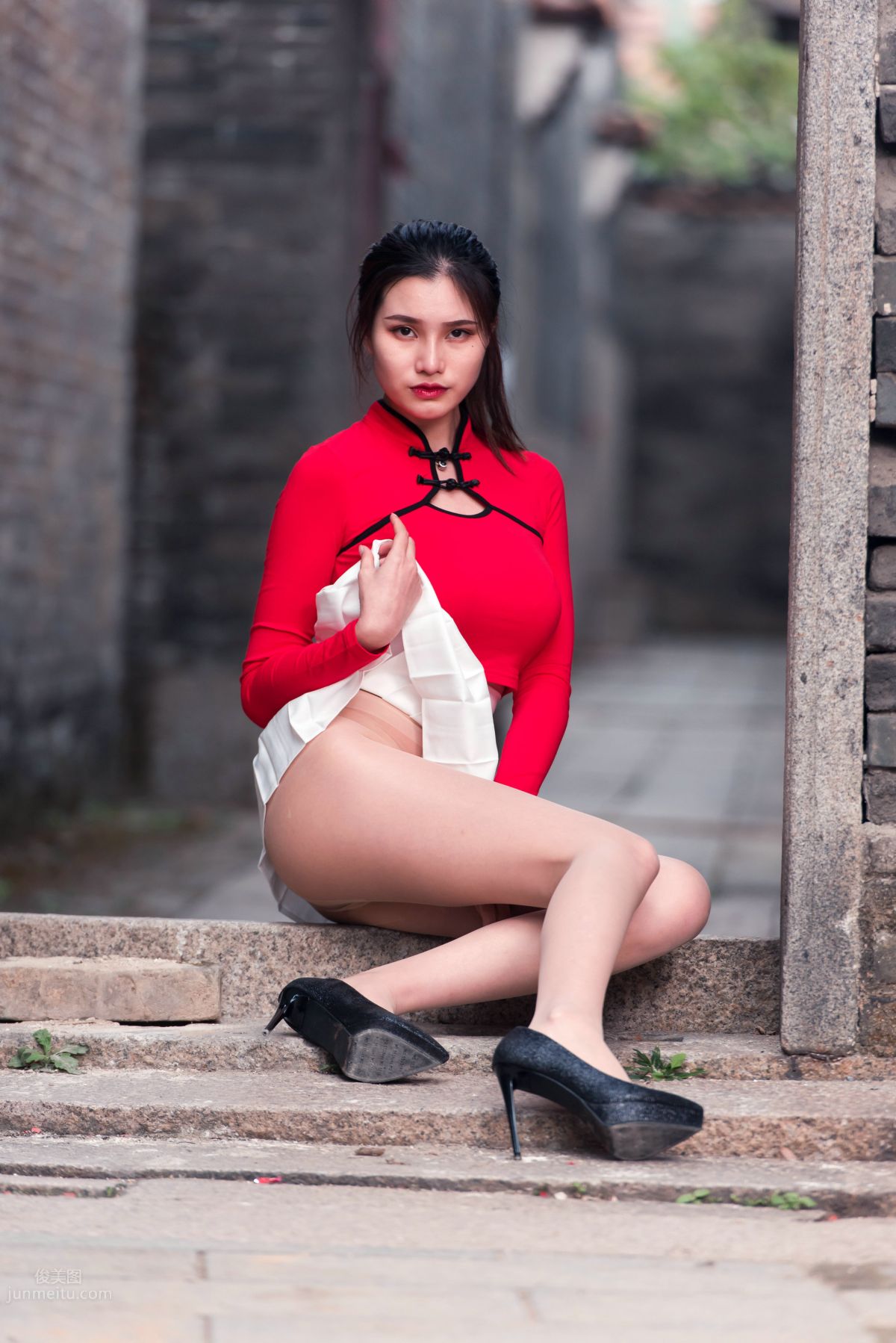 [Mojing Street] 118 Top-Quality Beauty with Silk Stockings in Red Top and White Skirt, Spring Scenery in the Ancient Village photo 189