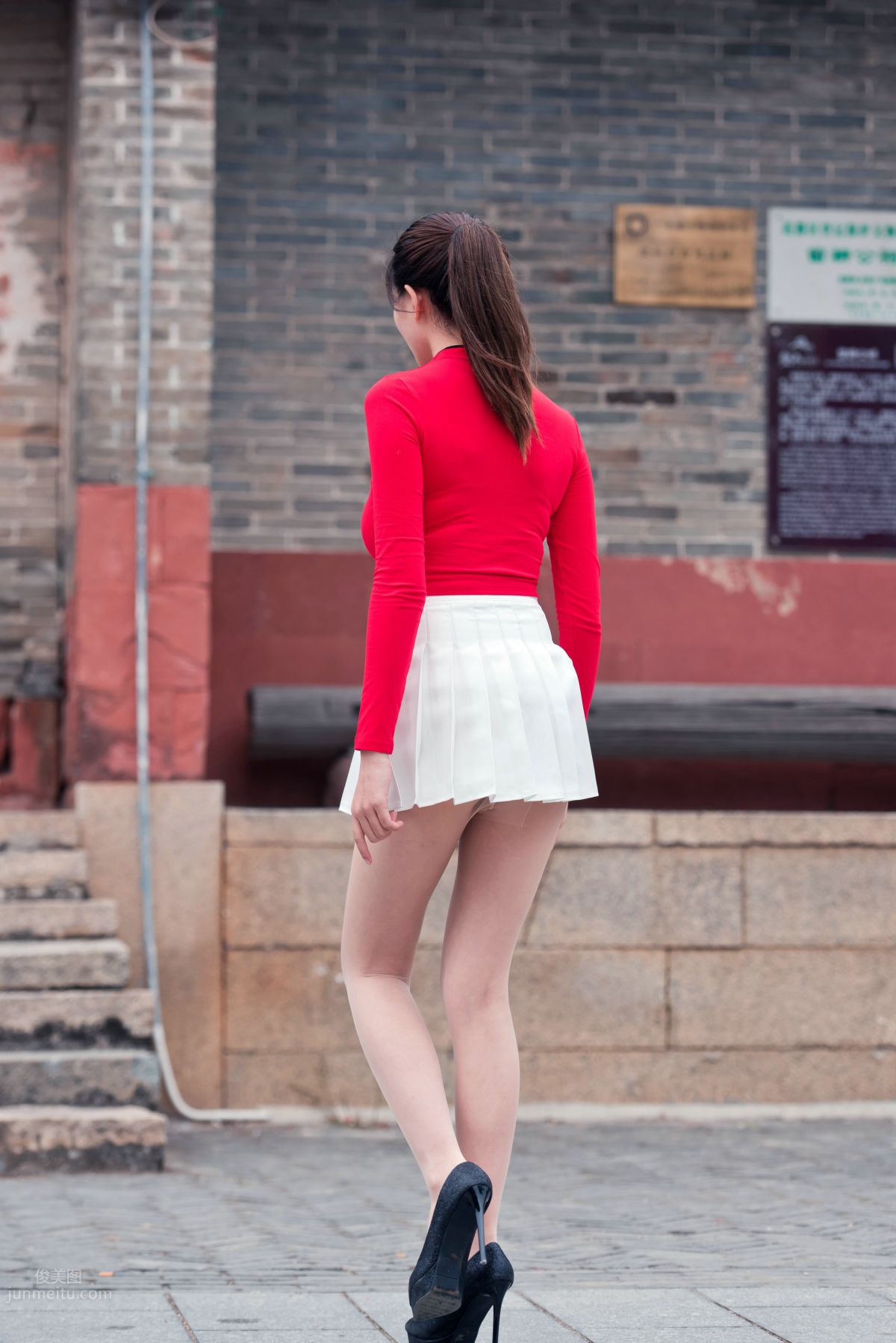 [Mojing Street] 118 Top-Quality Beauty with Silk Stockings in Red Top and White Skirt, Spring Scenery in the Ancient Village photo 19