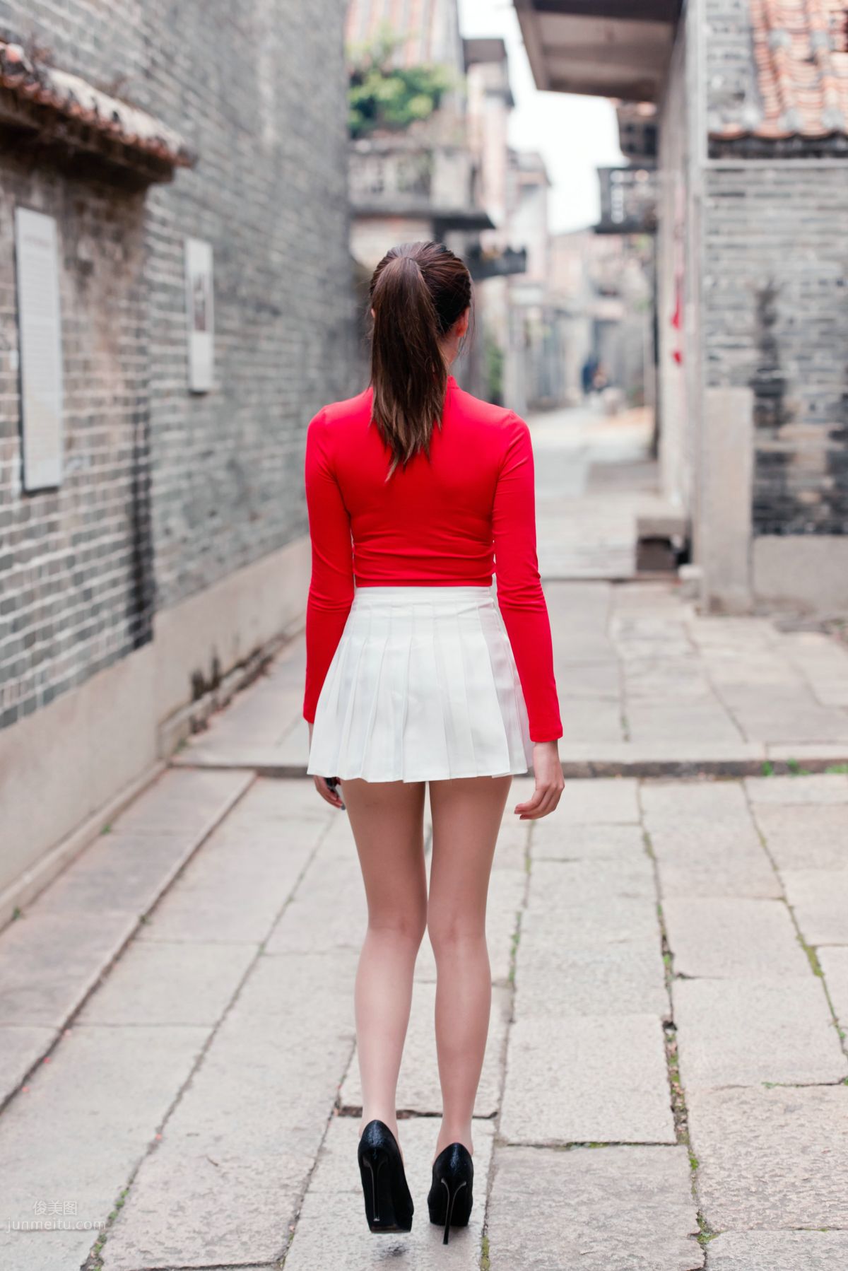 [Mojing Street] 118 Top-Quality Beauty with Silk Stockings in Red Top and White Skirt, Spring Scenery in the Ancient Village photo 47