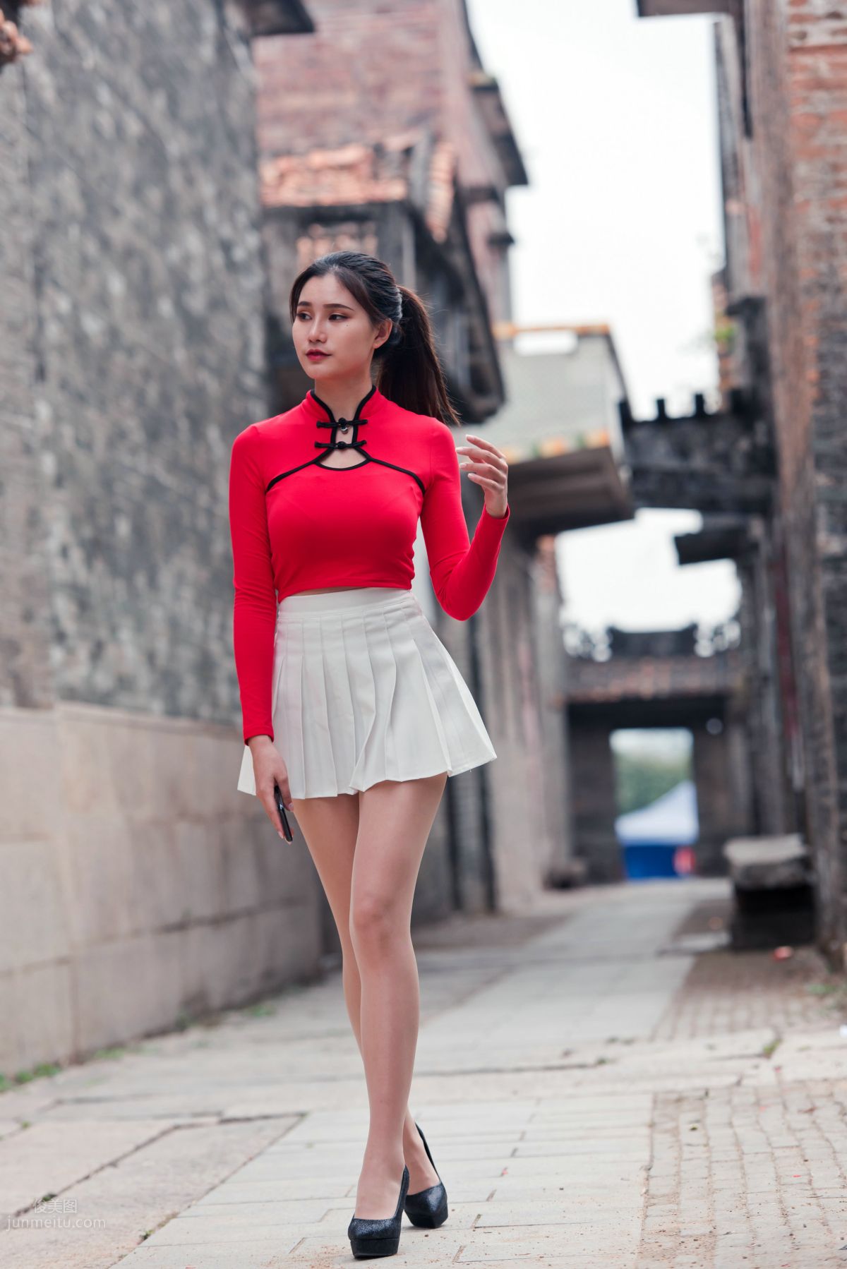 [Mojing Street] 118 Top-Quality Beauty with Silk Stockings in Red Top and White Skirt, Spring Scenery in the Ancient Village photo 90