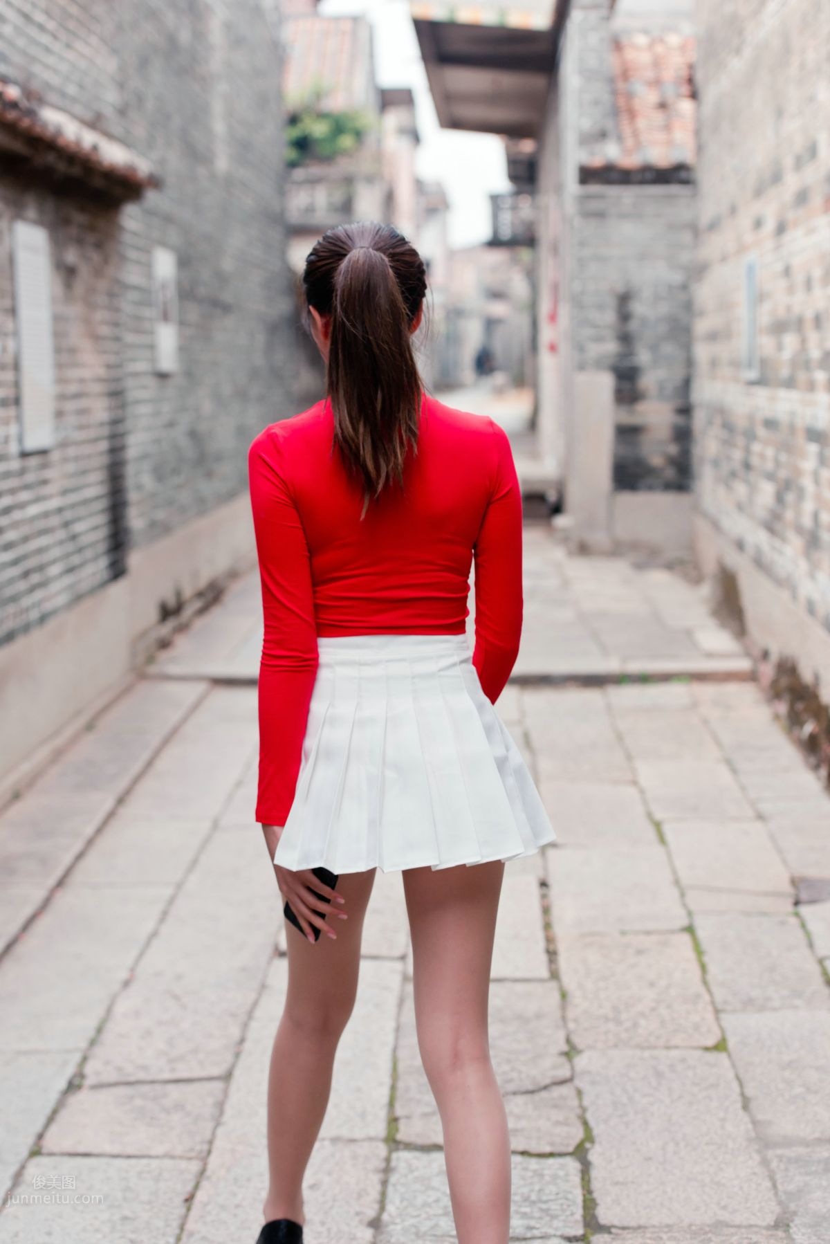 [Mojing Street] 118 Top-Quality Beauty with Silk Stockings in Red Top and White Skirt, Spring Scenery in the Ancient Village photo 43