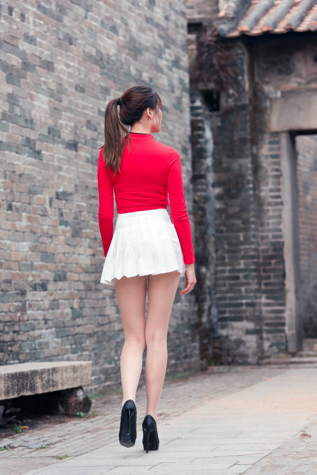 [Mojing Street] 118 Top-Quality Beauty with Silk Stockings in Red Top and White Skirt, Spring Scenery in the Ancient Village photo 173