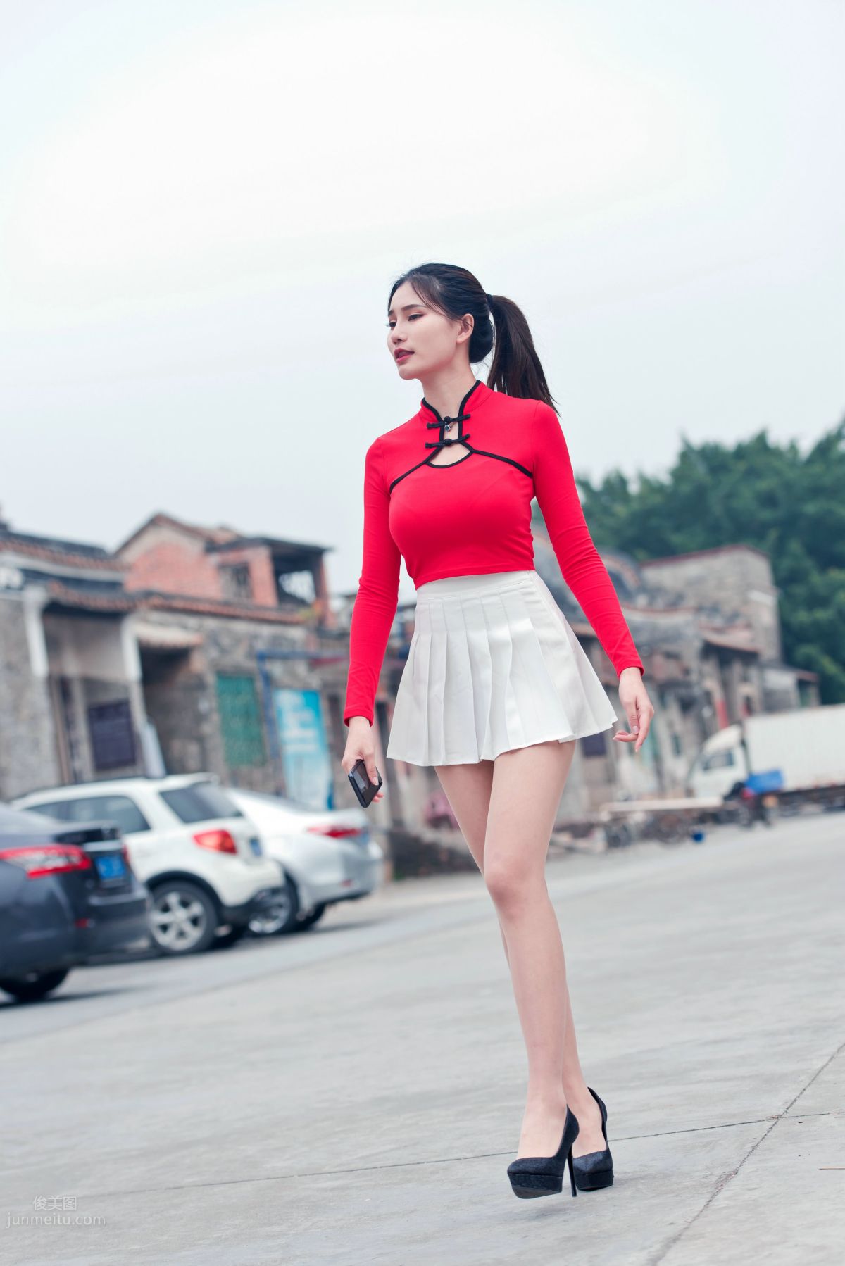 [Mojing Street] 118 Top-Quality Beauty with Silk Stockings in Red Top and White Skirt, Spring Scenery in the Ancient Village photo 5