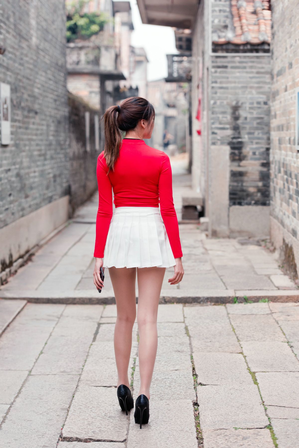 [Mojing Street] 118 Top-Quality Beauty with Silk Stockings in Red Top and White Skirt, Spring Scenery in the Ancient Village photo 51