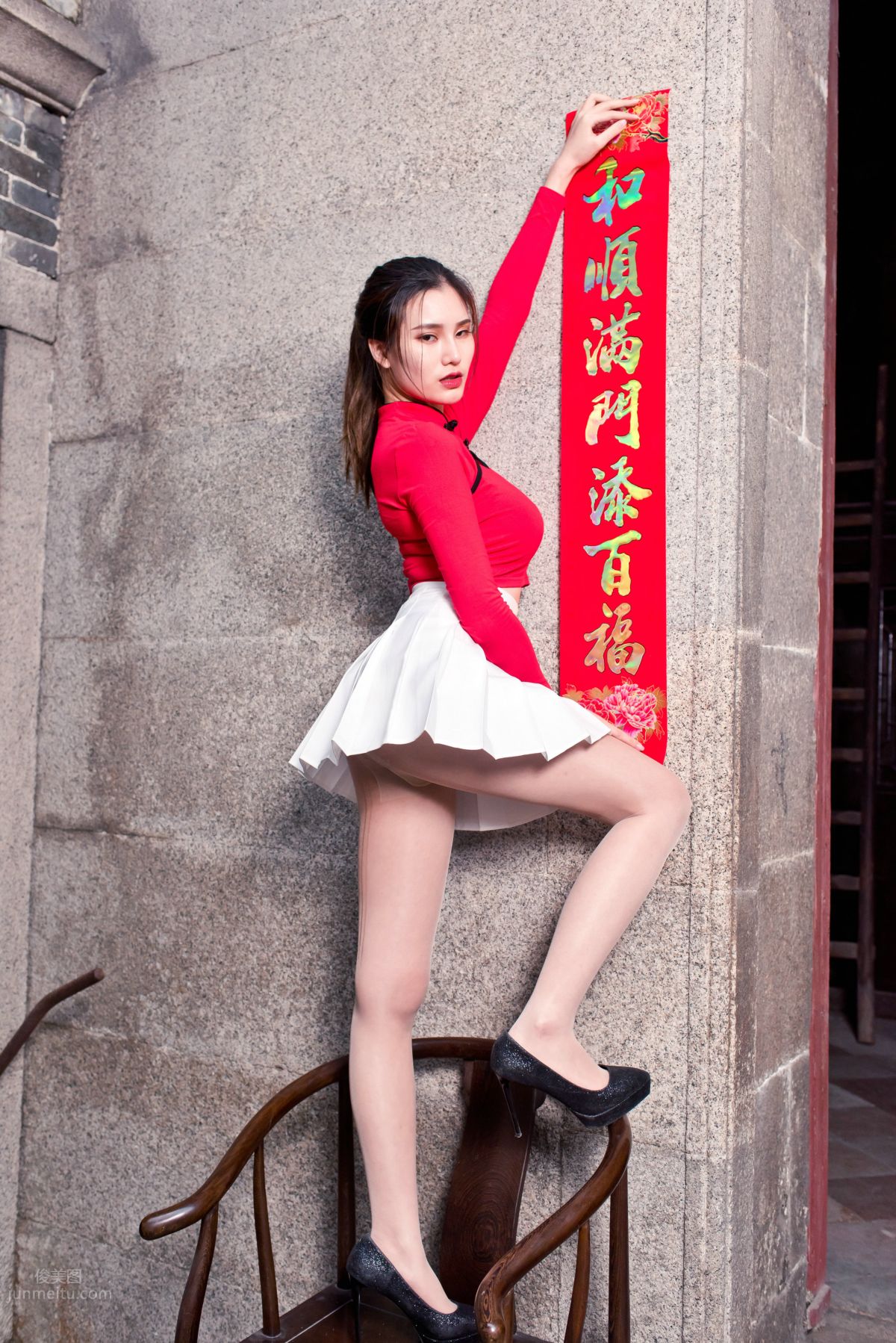 [Mojing Street] 118 Top-Quality Beauty with Silk Stockings in Red Top and White Skirt, Spring Scenery in the Ancient Village photo 252