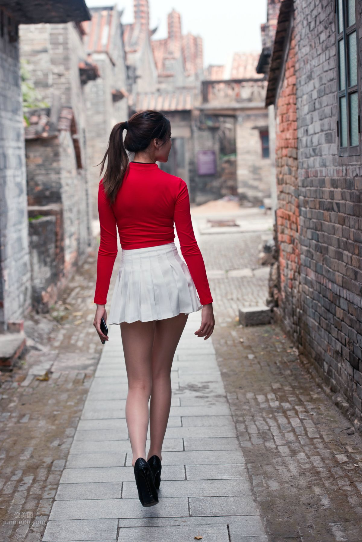 [Mojing Street] 118 Top-Quality Beauty with Silk Stockings in Red Top and White Skirt, Spring Scenery in the Ancient Village photo 134