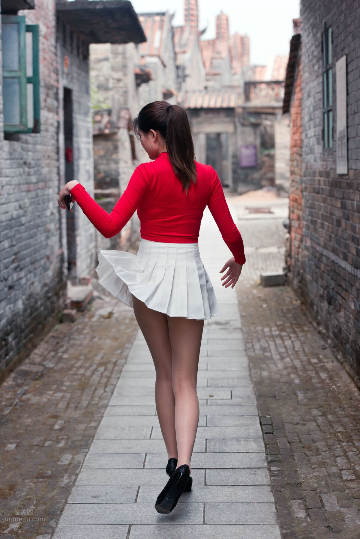 [Mojing Street] 118 Top-Quality Beauty with Silk Stockings in Red Top and White Skirt, Spring Scenery in the Ancient Village photo 128