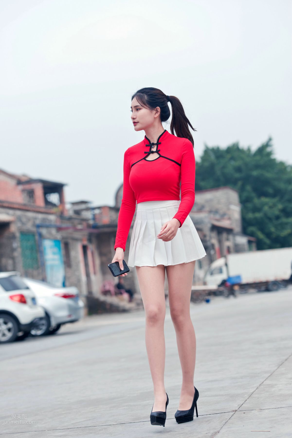 [Mojing Street] 118 Top-Quality Beauty with Silk Stockings in Red Top and White Skirt, Spring Scenery in the Ancient Village photo 4