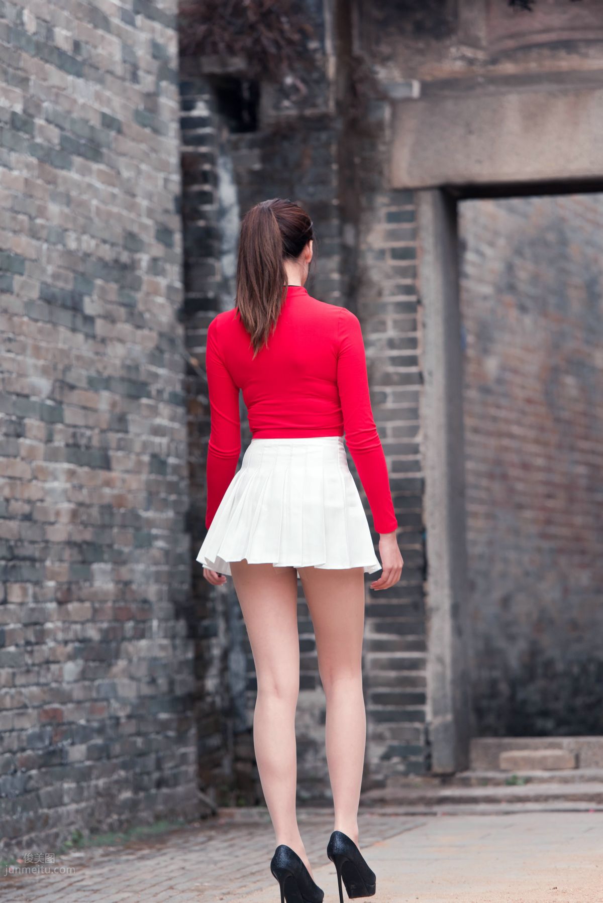 [Mojing Street] 118 Top-Quality Beauty with Silk Stockings in Red Top and White Skirt, Spring Scenery in the Ancient Village photo 177