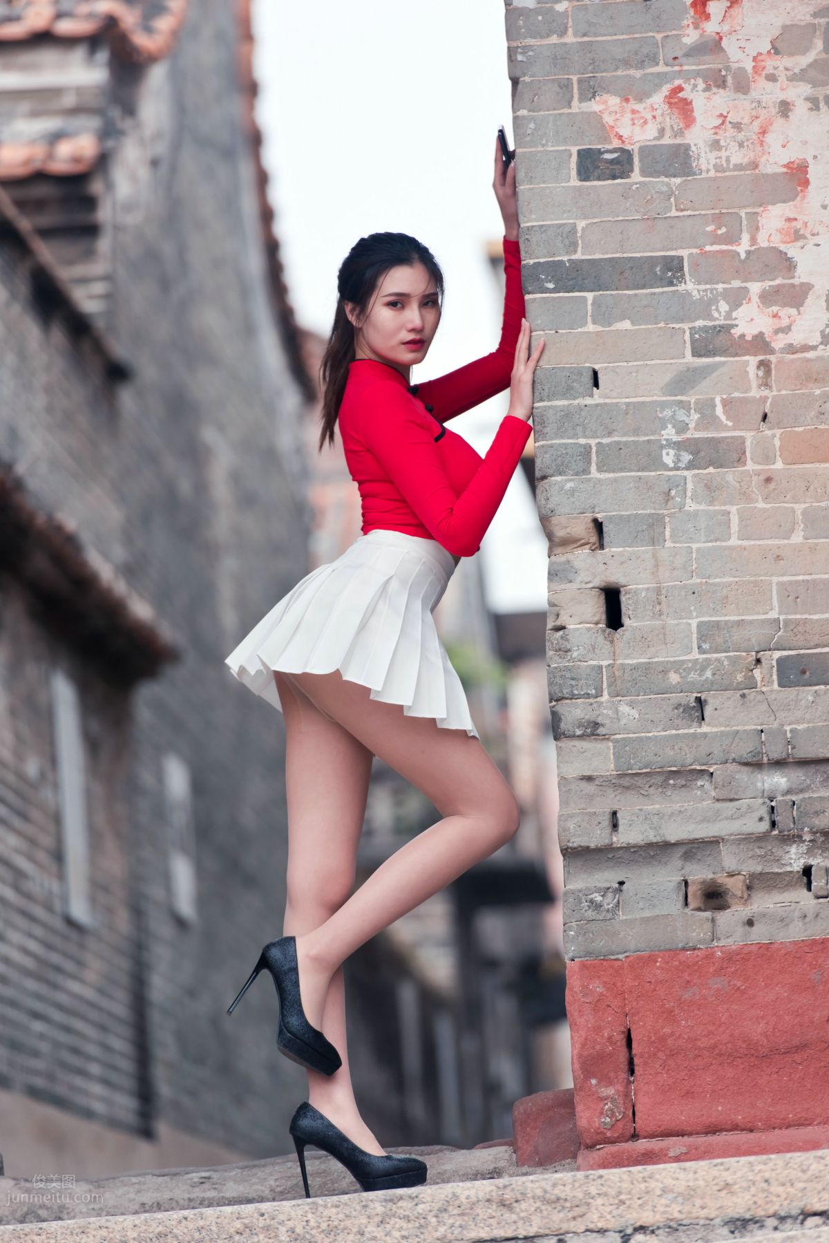 [Mojing Street] 118 Top-Quality Beauty with Silk Stockings in Red Top and White Skirt, Spring Scenery in the Ancient Village photo 32