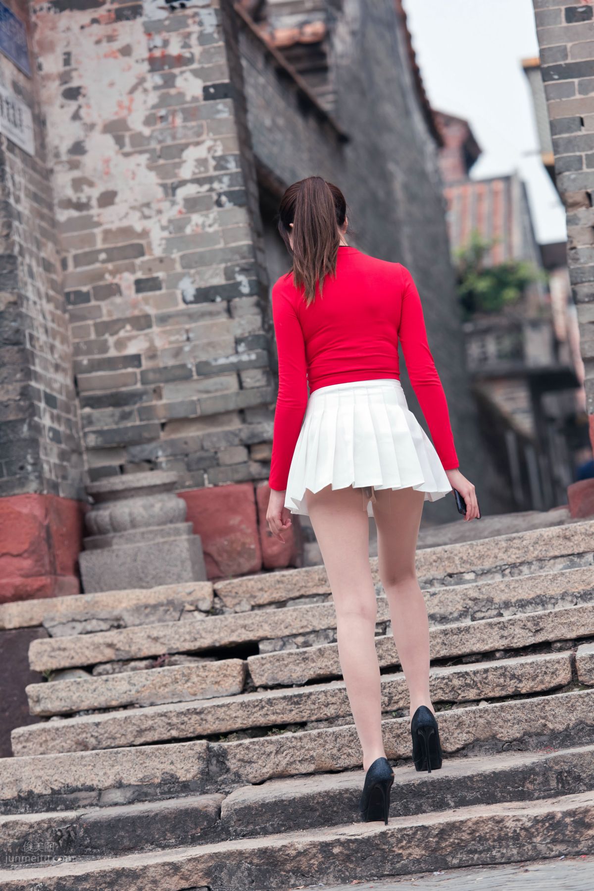 [Mojing Street] 118 Top-Quality Beauty with Silk Stockings in Red Top and White Skirt, Spring Scenery in the Ancient Village photo 23