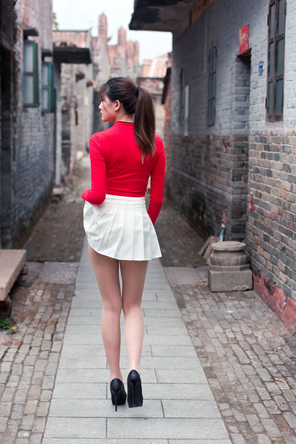 [Mojing Street] 118 Top-Quality Beauty with Silk Stockings in Red Top and White Skirt, Spring Scenery in the Ancient Village photo 117