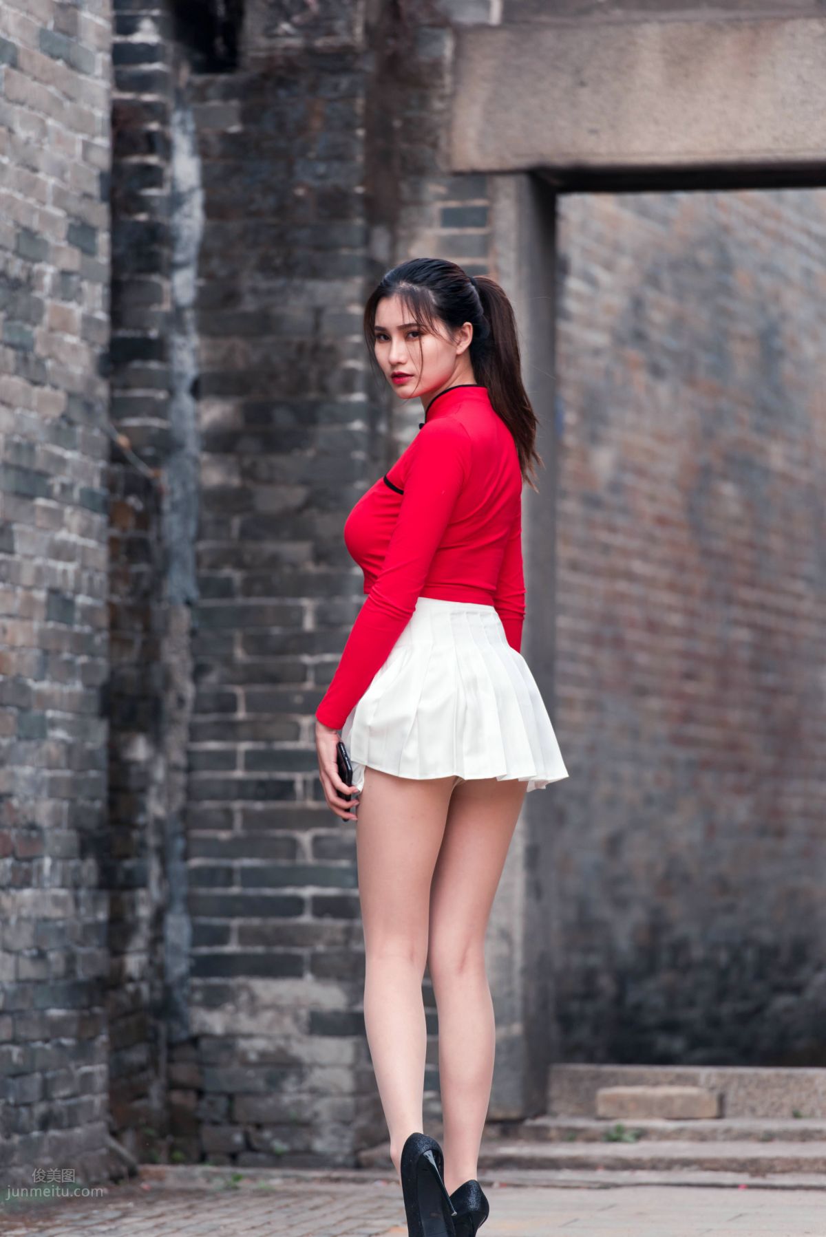 [Mojing Street] 118 Top-Quality Beauty with Silk Stockings in Red Top and White Skirt, Spring Scenery in the Ancient Village photo 179