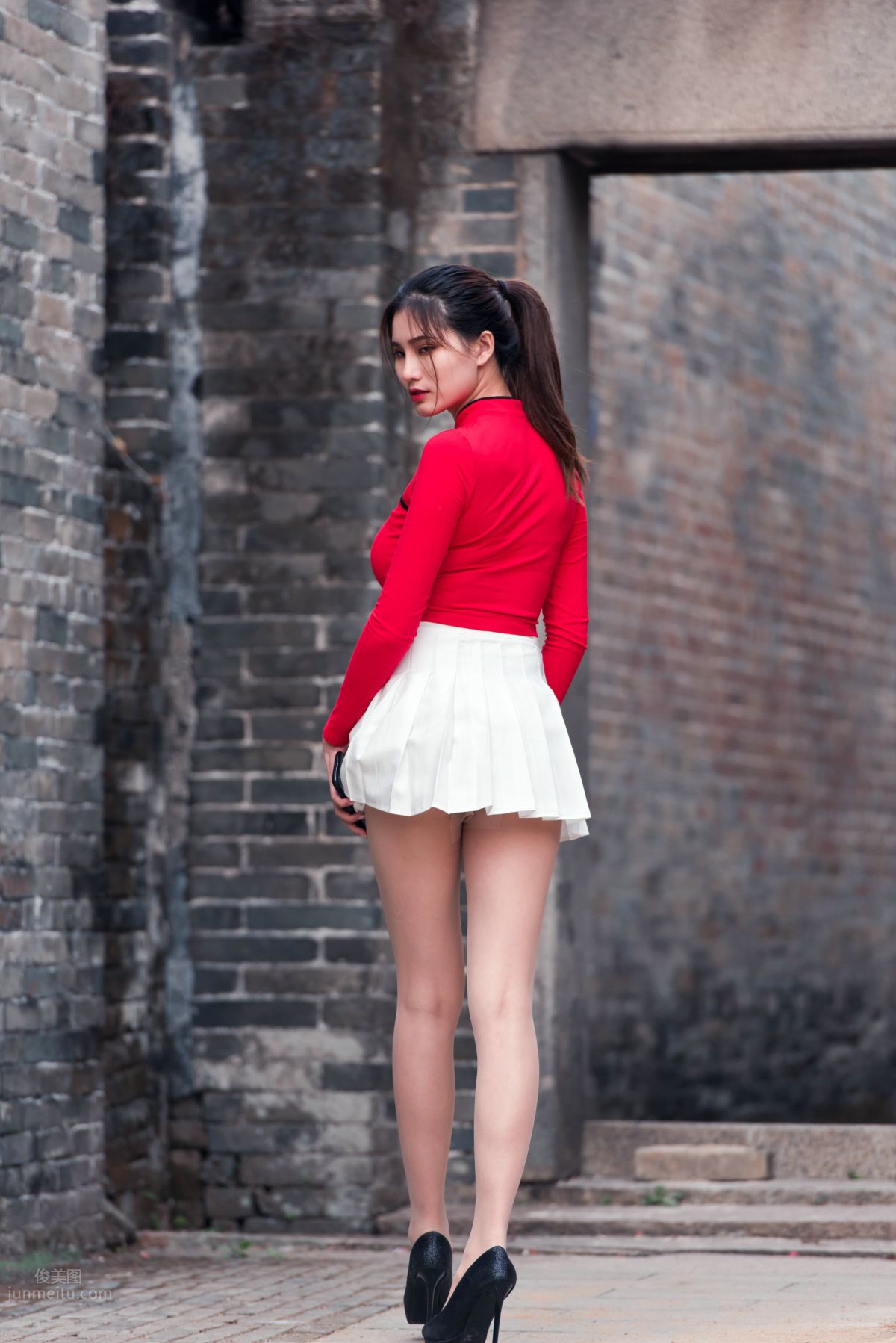 [Mojing Street] 118 Top-Quality Beauty with Silk Stockings in Red Top and White Skirt, Spring Scenery in the Ancient Village photo 180
