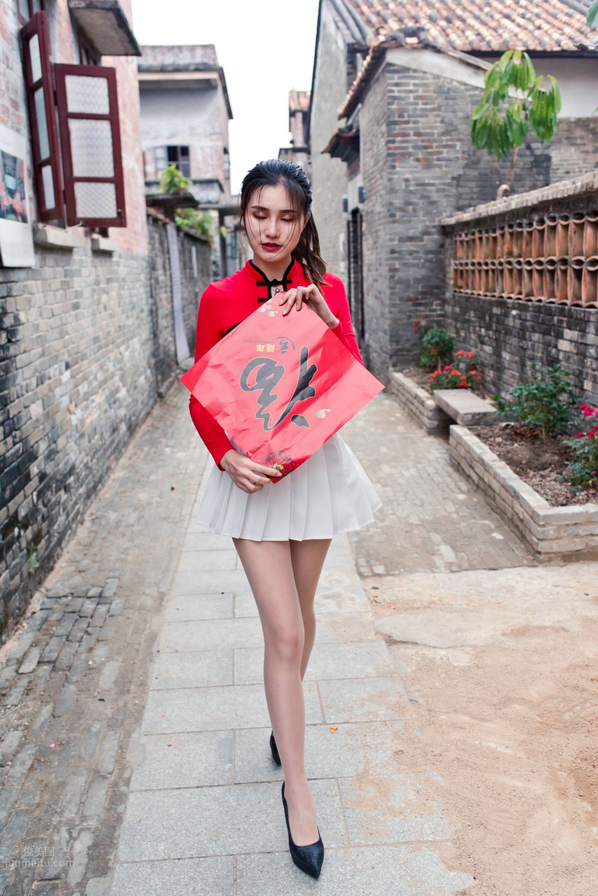 [Mojing Street] 118 Top-Quality Beauty with Silk Stockings in Red Top and White Skirt, Spring Scenery in the Ancient Village photo 269