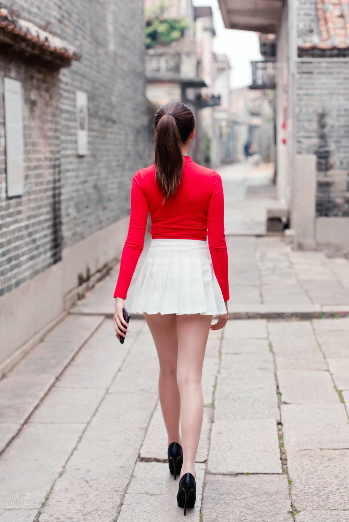 [Mojing Street] 118 Top-Quality Beauty with Silk Stockings in Red Top and White Skirt, Spring Scenery in the Ancient Village photo 48