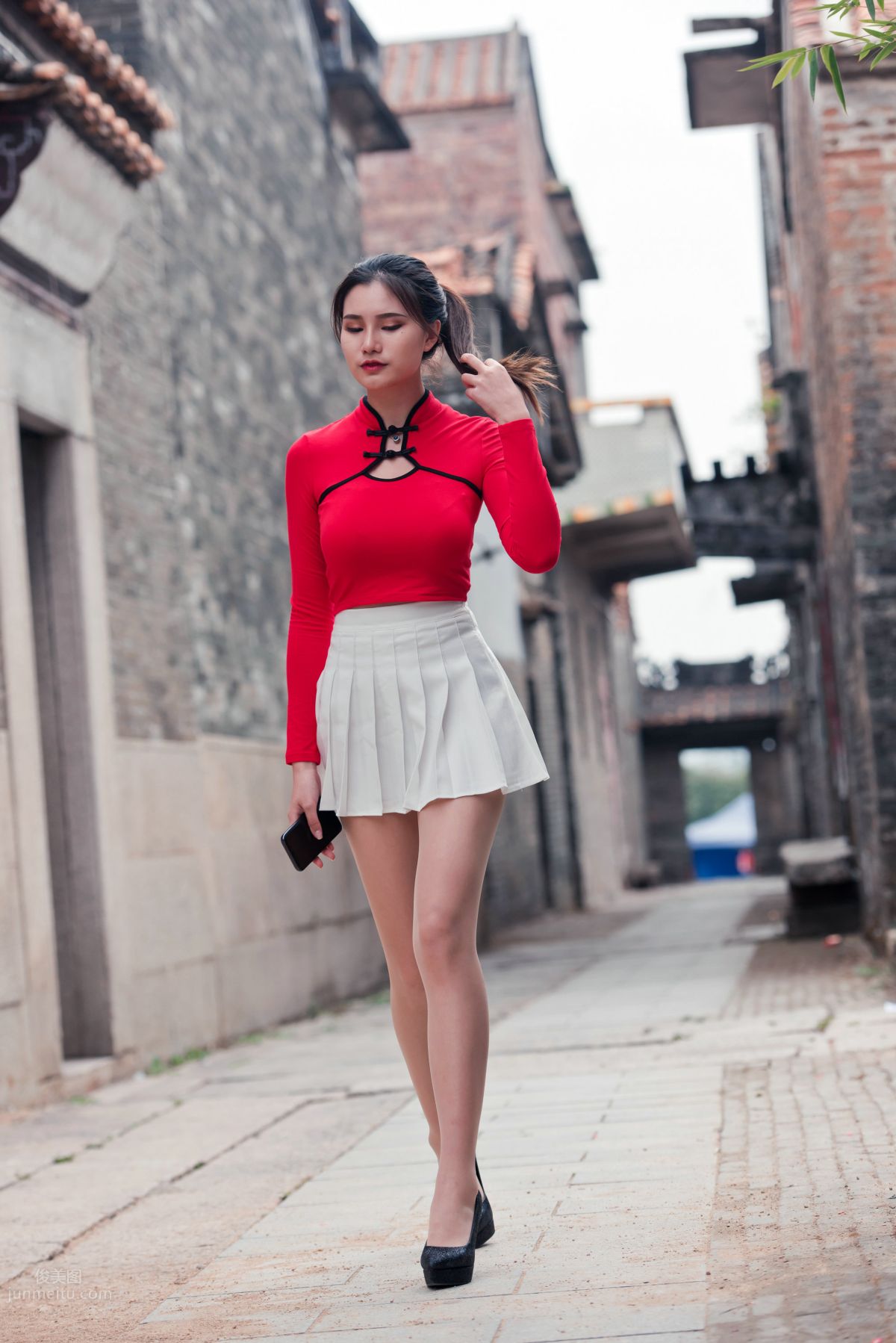 [Mojing Street] 118 Top-Quality Beauty with Silk Stockings in Red Top and White Skirt, Spring Scenery in the Ancient Village photo 92