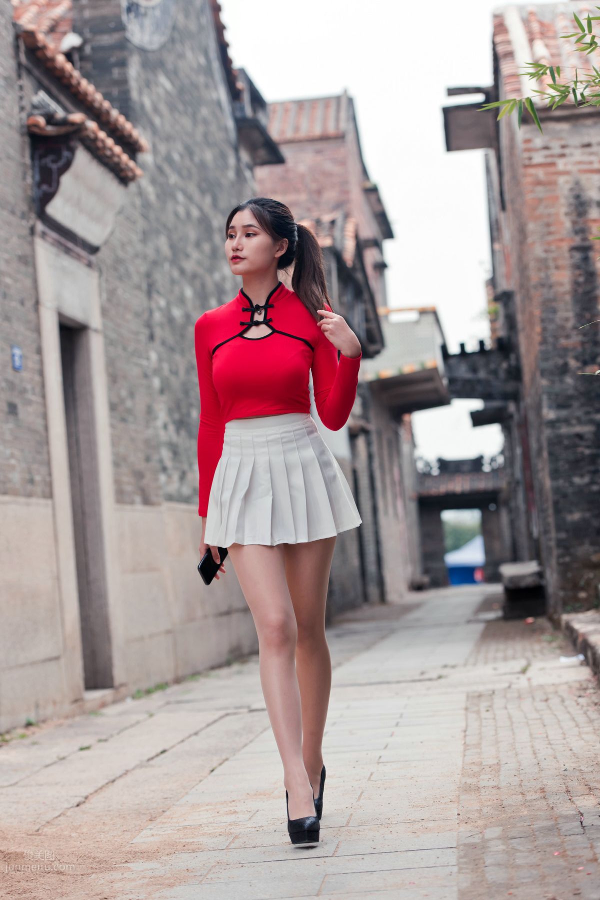 [Mojing Street] 118 Top-Quality Beauty with Silk Stockings in Red Top and White Skirt, Spring Scenery in the Ancient Village photo 93