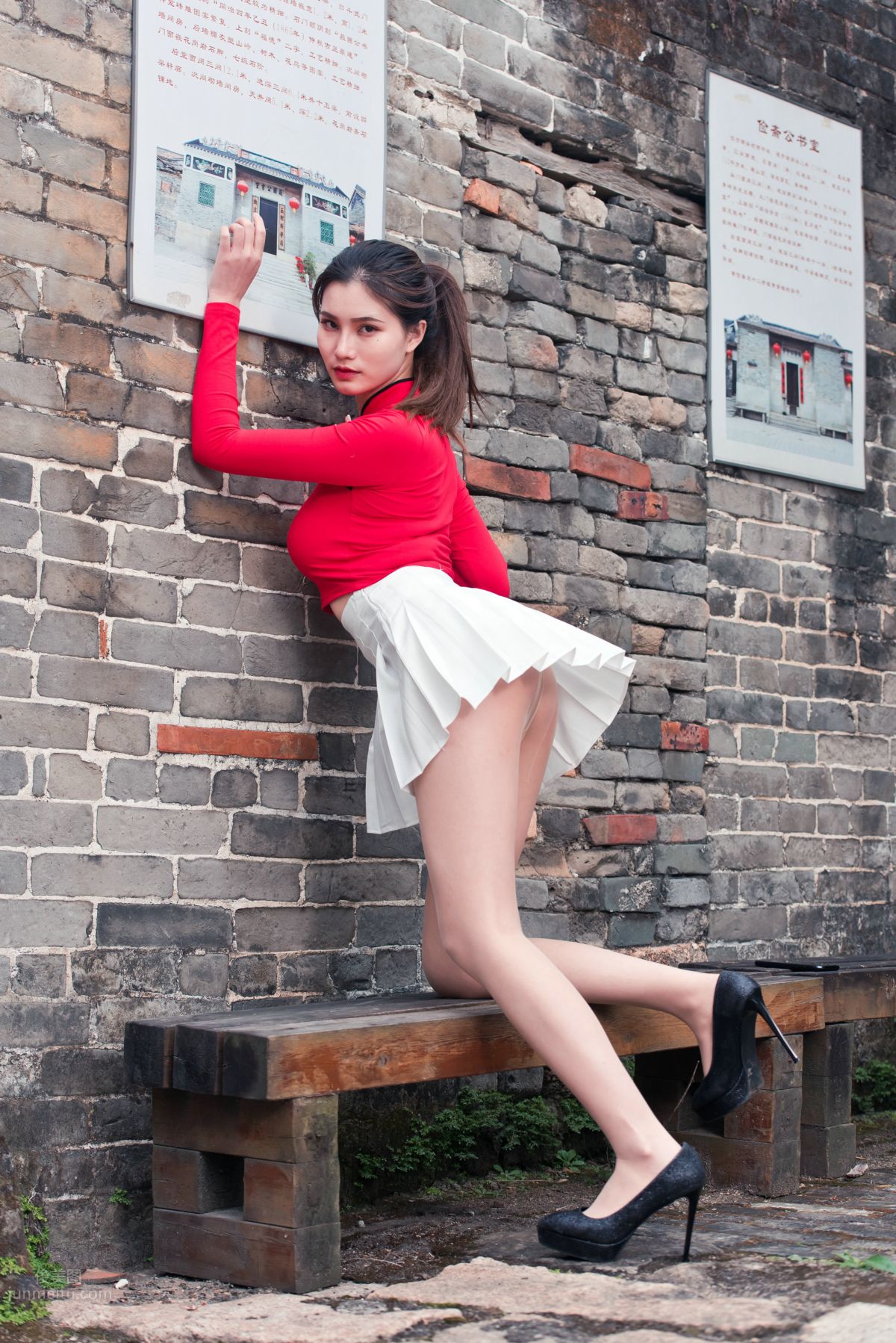 [Mojing Street] 118 Top-Quality Beauty with Silk Stockings in Red Top and White Skirt, Spring Scenery in the Ancient Village photo 143