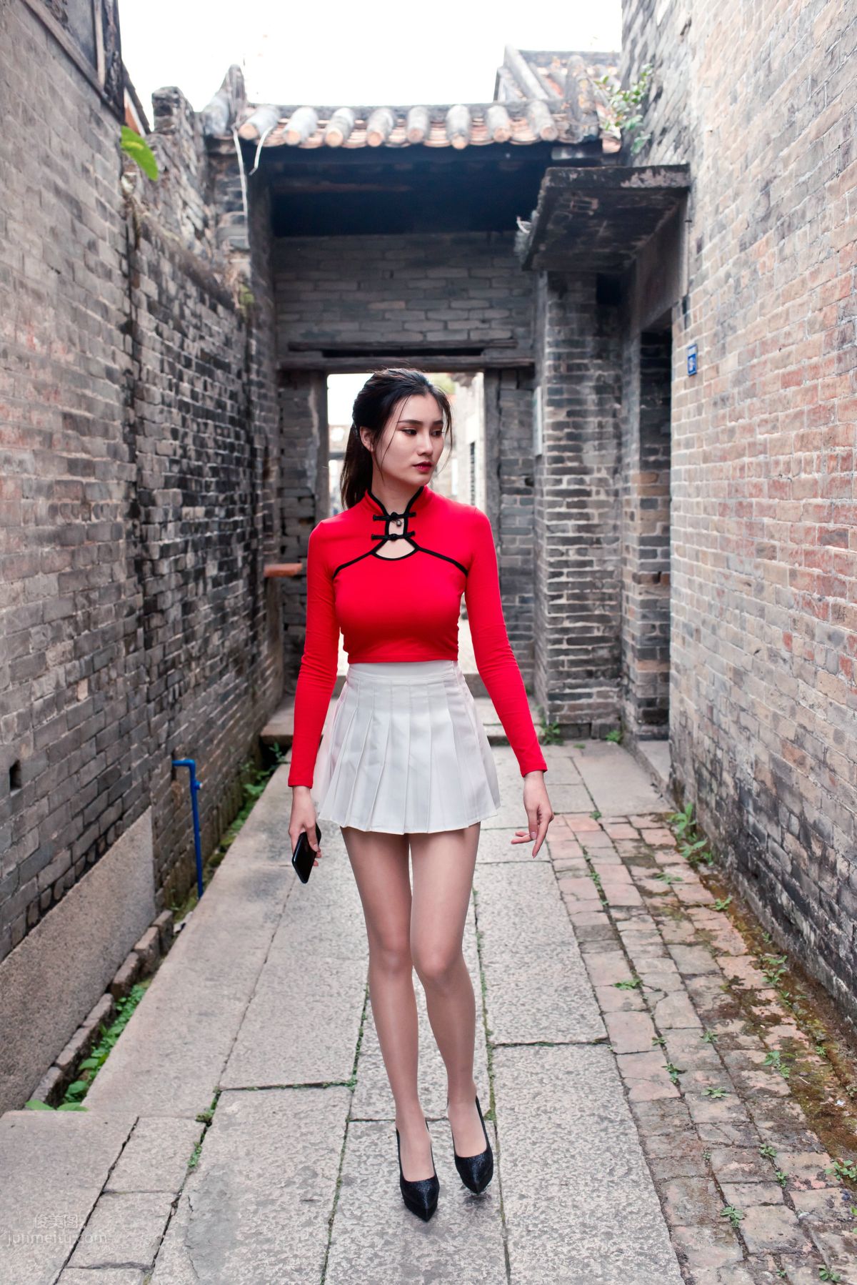 [Mojing Street] 118 Top-Quality Beauty with Silk Stockings in Red Top and White Skirt, Spring Scenery in the Ancient Village photo 223