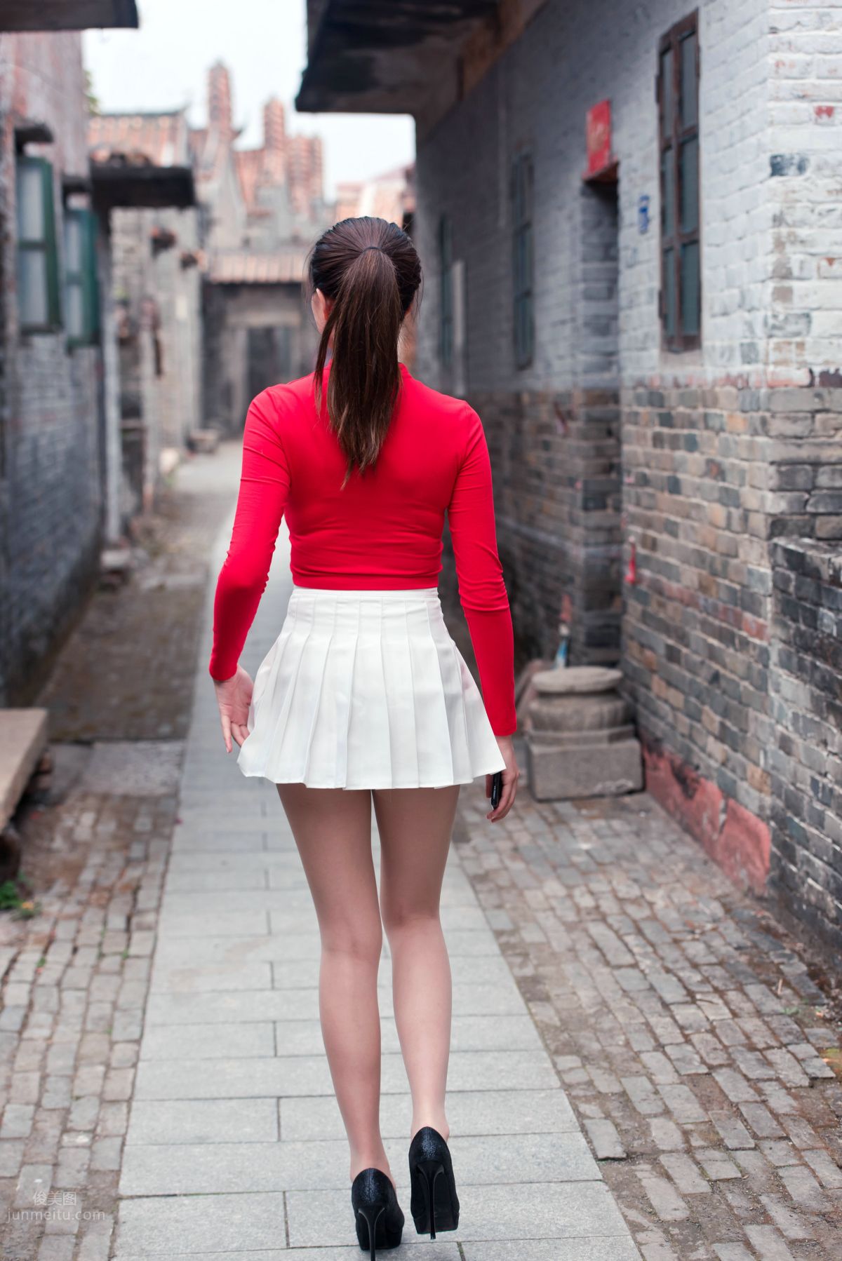 [Mojing Street] 118 Top-Quality Beauty with Silk Stockings in Red Top and White Skirt, Spring Scenery in the Ancient Village photo 115