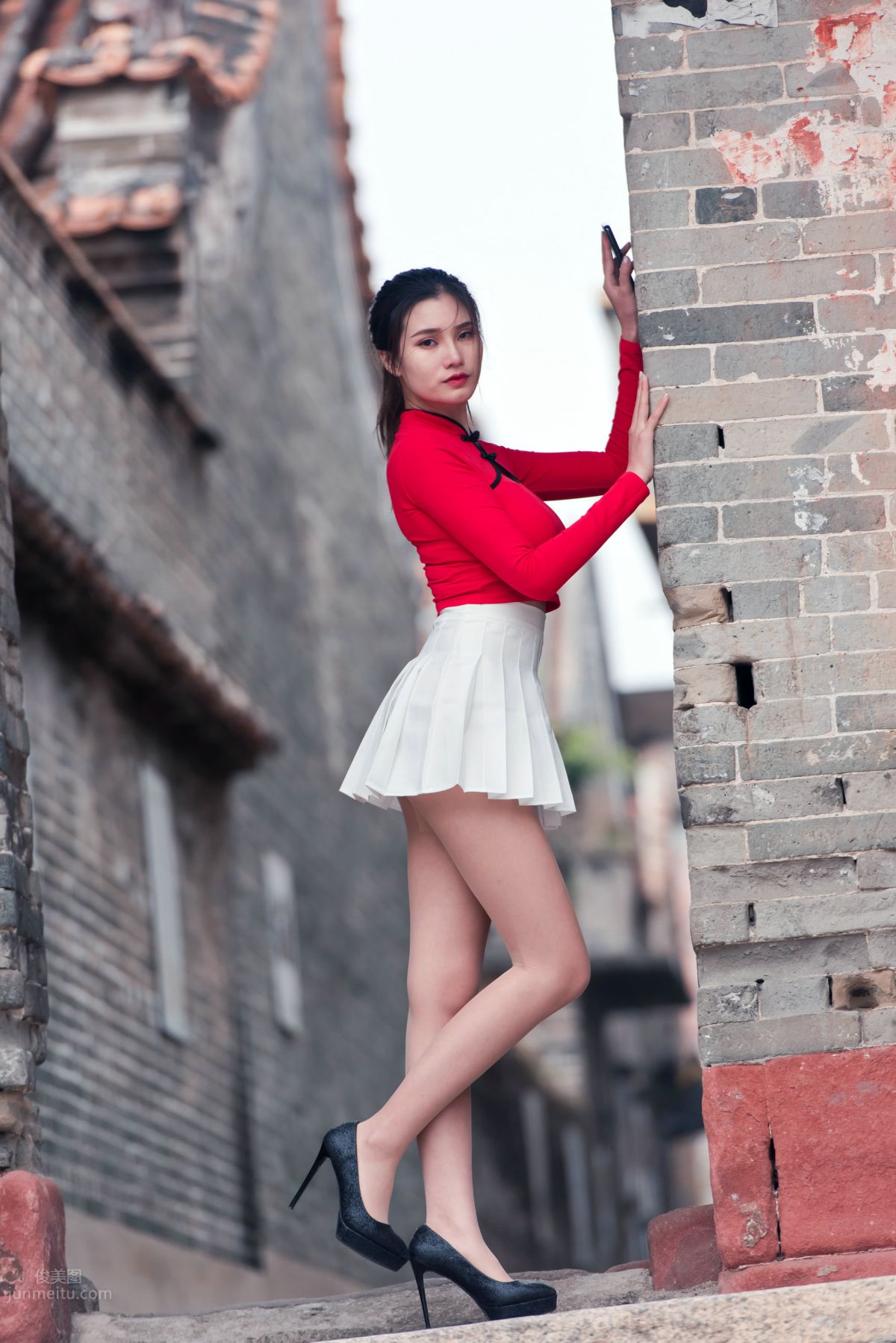 [Mojing Street] 118 Top-Quality Beauty with Silk Stockings in Red Top and White Skirt, Spring Scenery in the Ancient Village photo 30