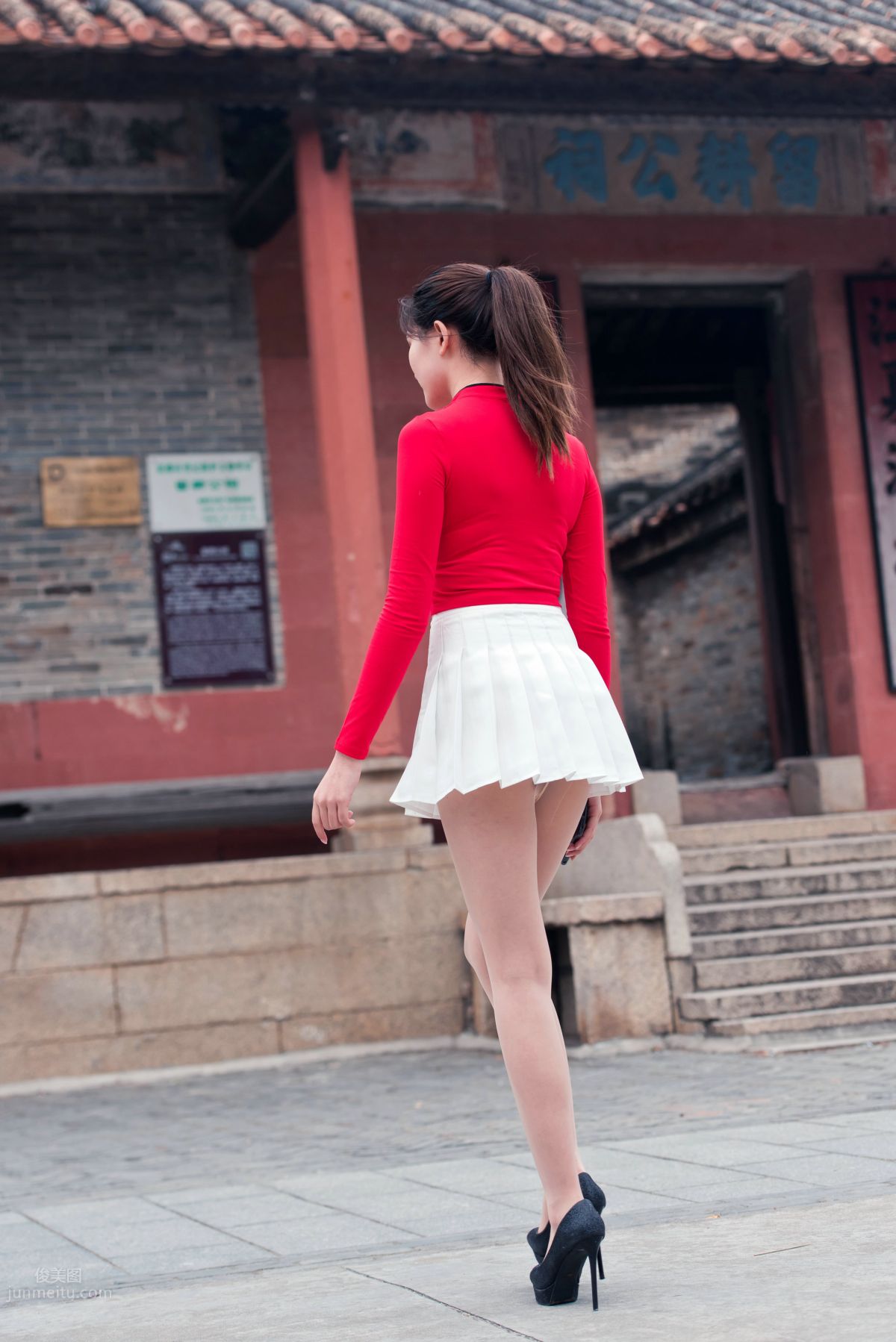 [Mojing Street] 118 Top-Quality Beauty with Silk Stockings in Red Top and White Skirt, Spring Scenery in the Ancient Village photo 16