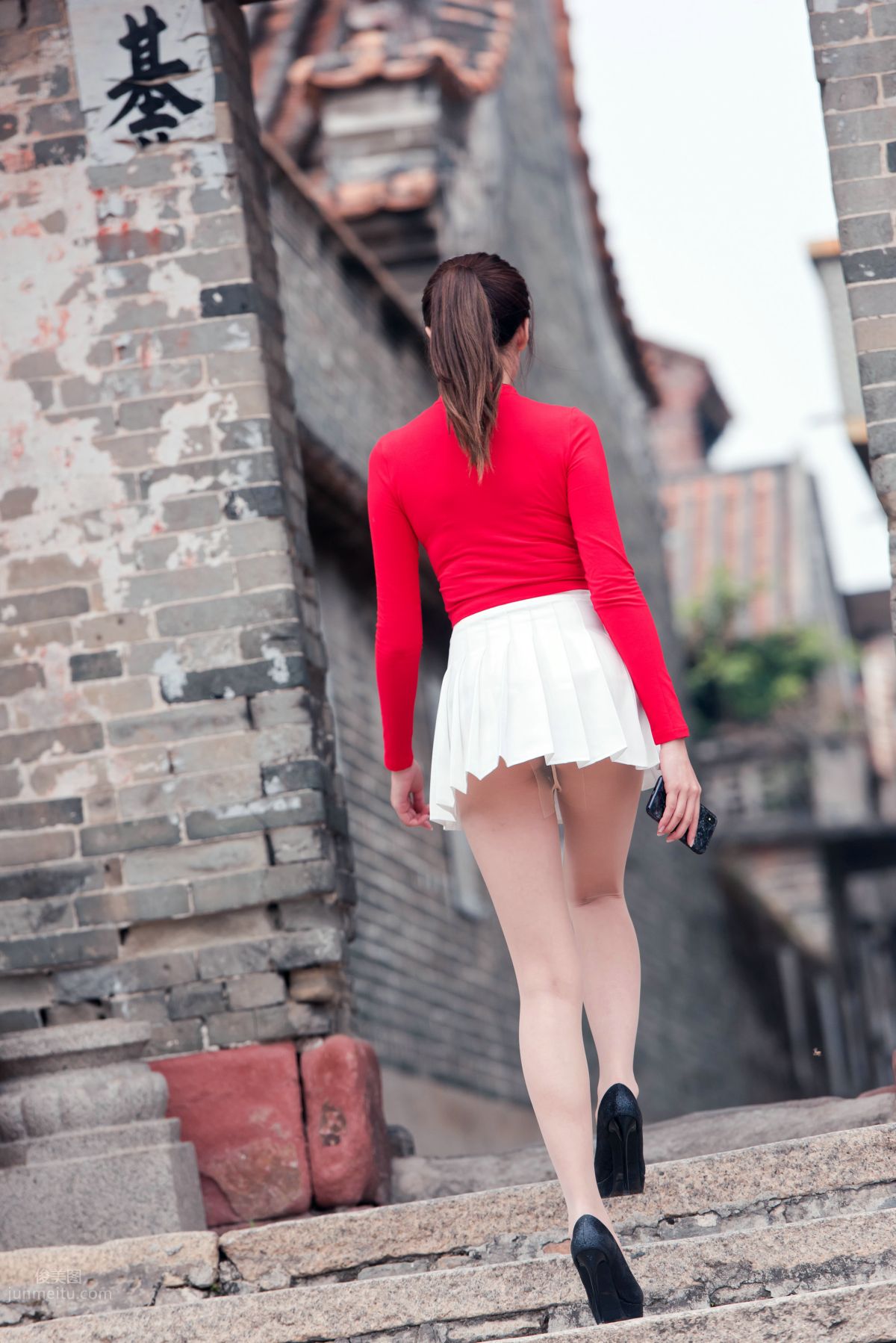 [Mojing Street] 118 Top-Quality Beauty with Silk Stockings in Red Top and White Skirt, Spring Scenery in the Ancient Village photo 28