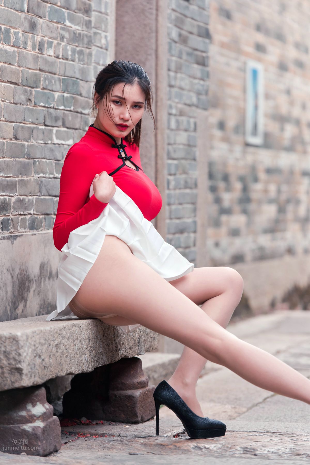 [Mojing Street] 118 Top-Quality Beauty with Silk Stockings in Red Top and White Skirt, Spring Scenery in the Ancient Village photo 71