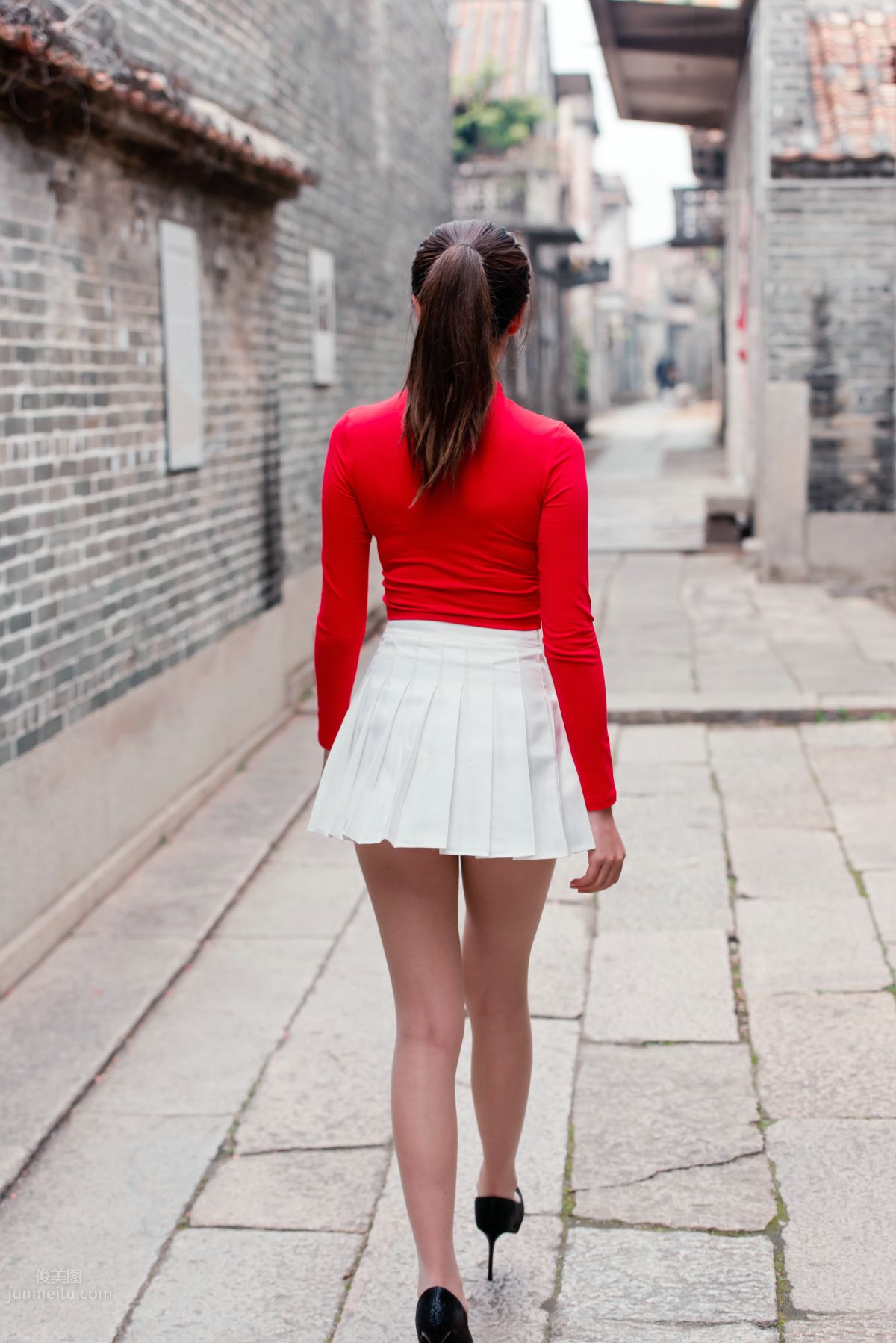 [Mojing Street] 118 Top-Quality Beauty with Silk Stockings in Red Top and White Skirt, Spring Scenery in the Ancient Village photo 44