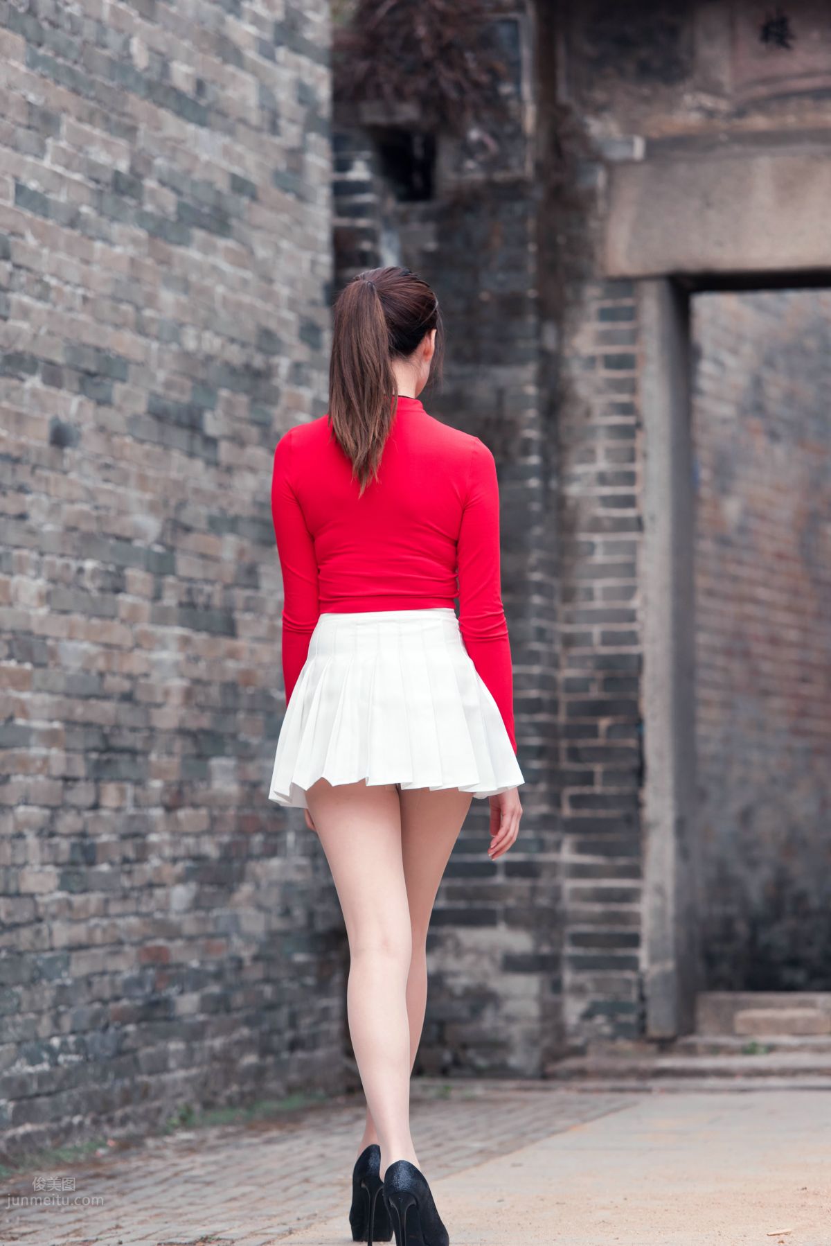 [Mojing Street] 118 Top-Quality Beauty with Silk Stockings in Red Top and White Skirt, Spring Scenery in the Ancient Village photo 176