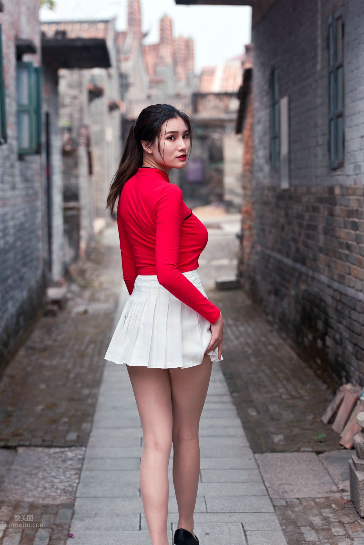 [Mojing Street] 118 Top-Quality Beauty with Silk Stockings in Red Top and White Skirt, Spring Scenery in the Ancient Village photo 121