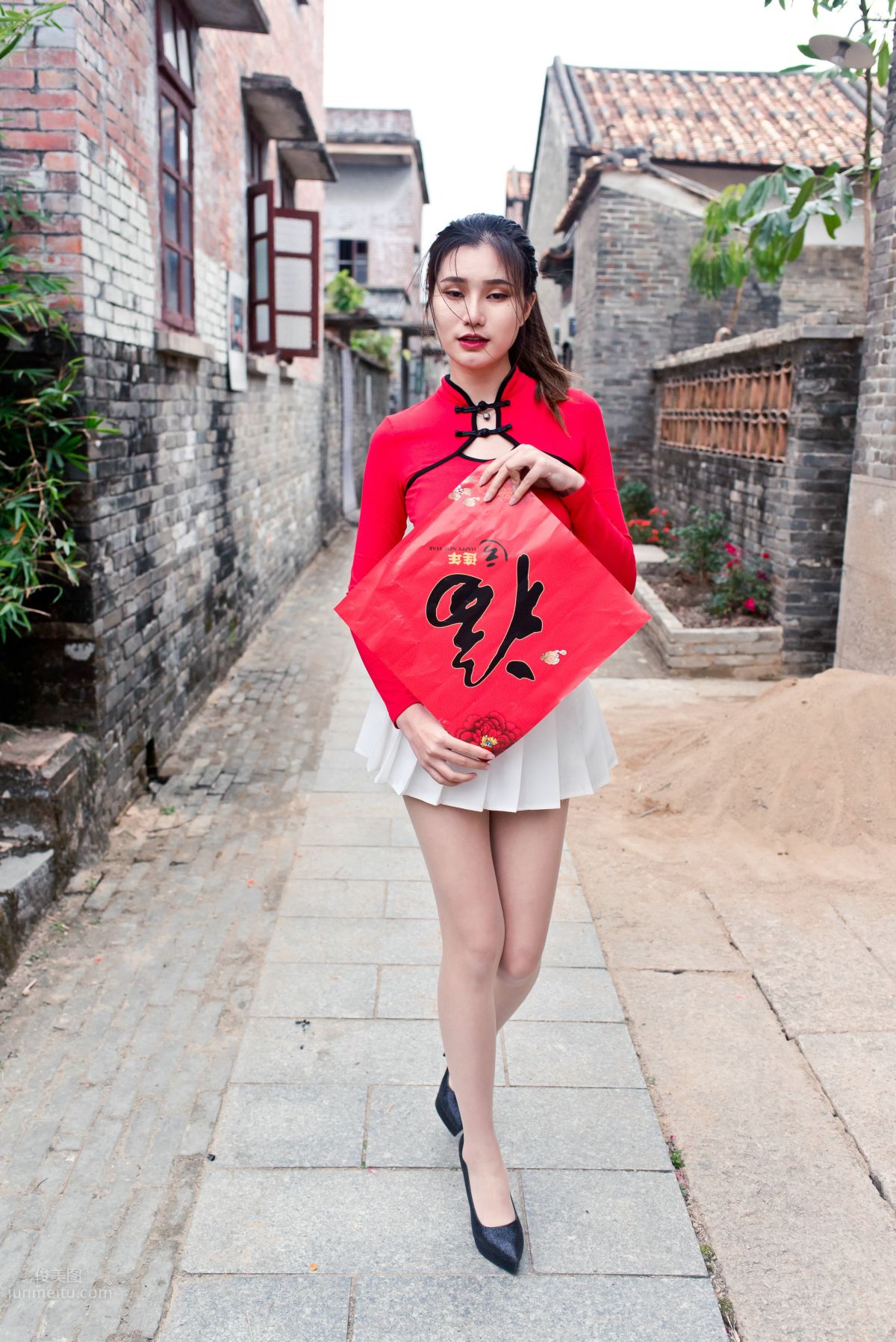 [Mojing Street] 118 Top-Quality Beauty with Silk Stockings in Red Top and White Skirt, Spring Scenery in the Ancient Village photo 279
