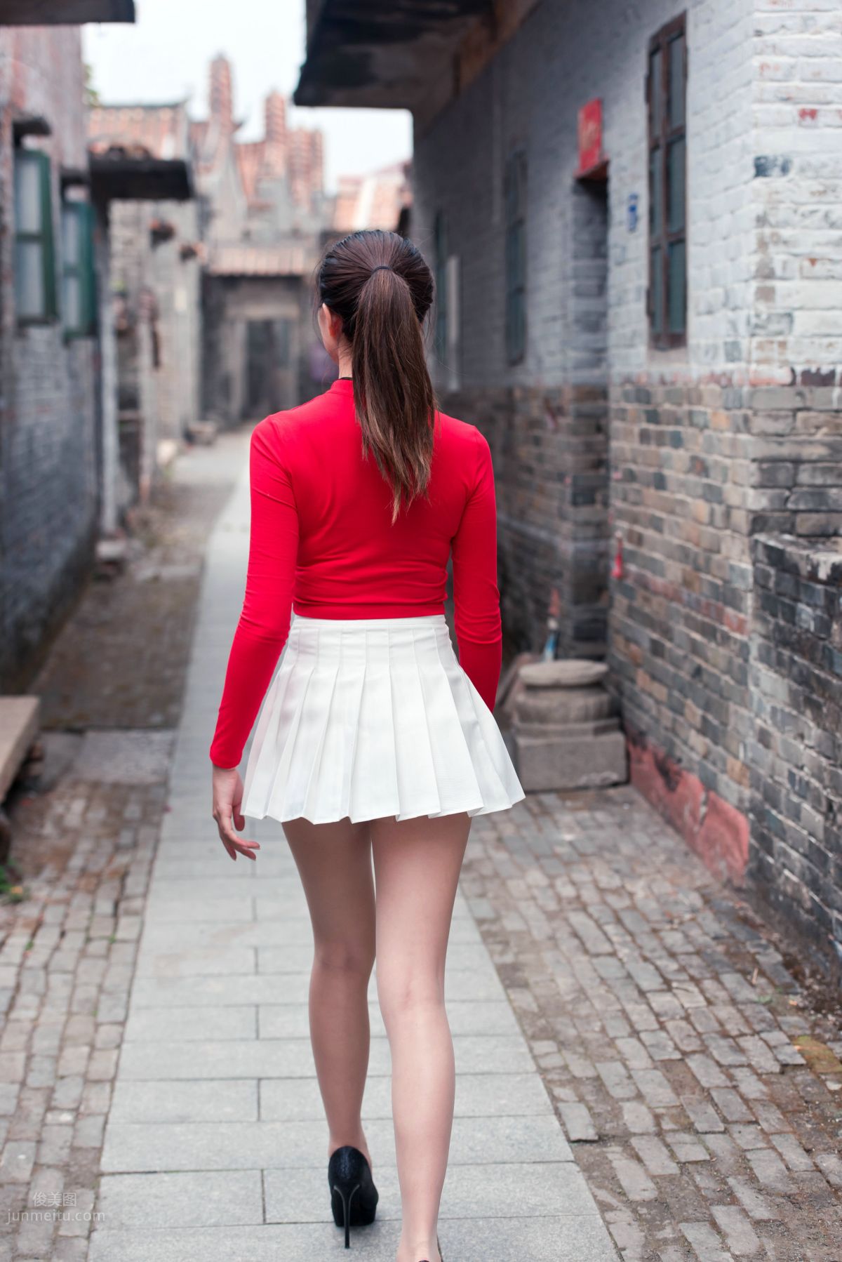 [Mojing Street] 118 Top-Quality Beauty with Silk Stockings in Red Top and White Skirt, Spring Scenery in the Ancient Village photo 114