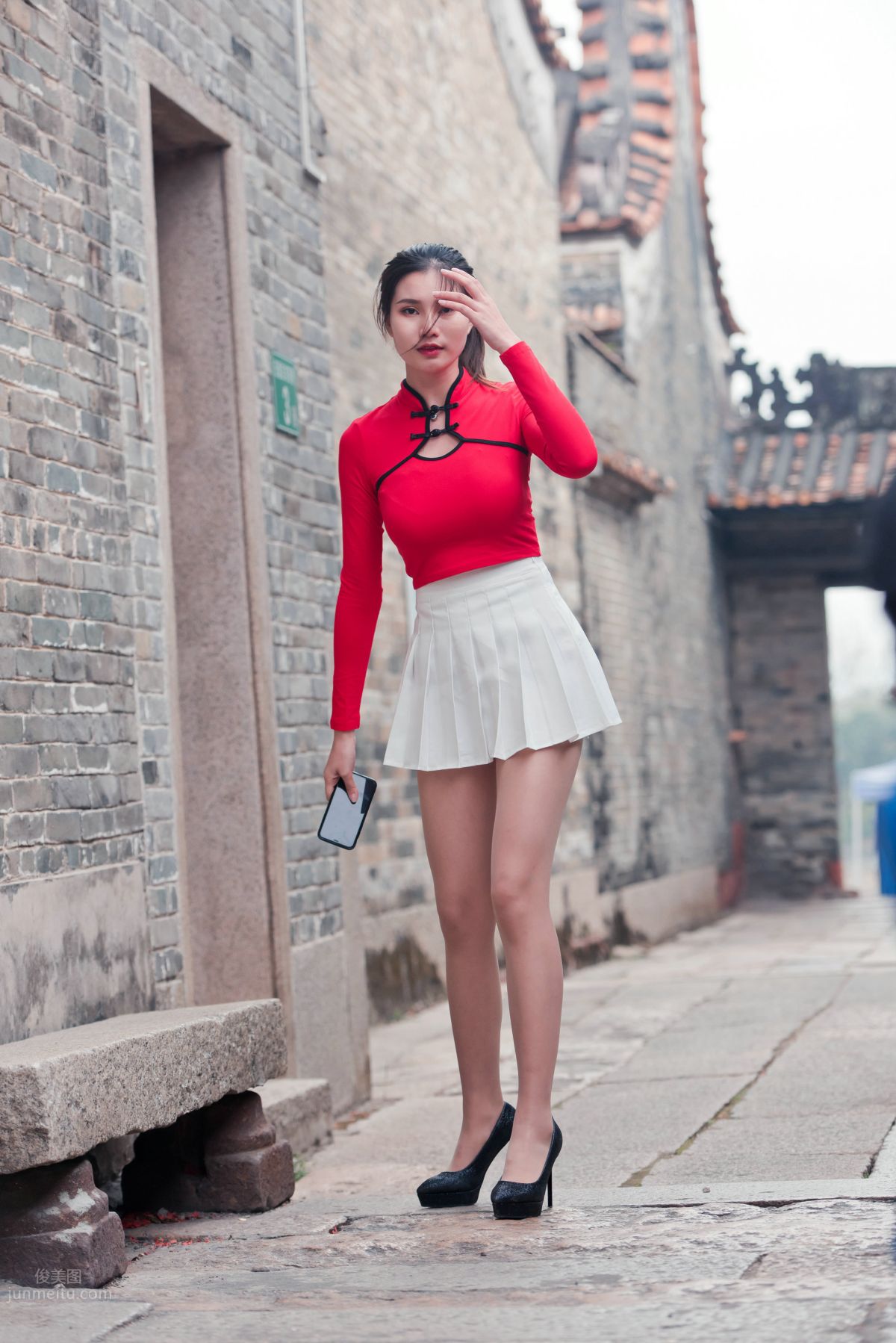 [Mojing Street] 118 Top-Quality Beauty with Silk Stockings in Red Top and White Skirt, Spring Scenery in the Ancient Village photo 78