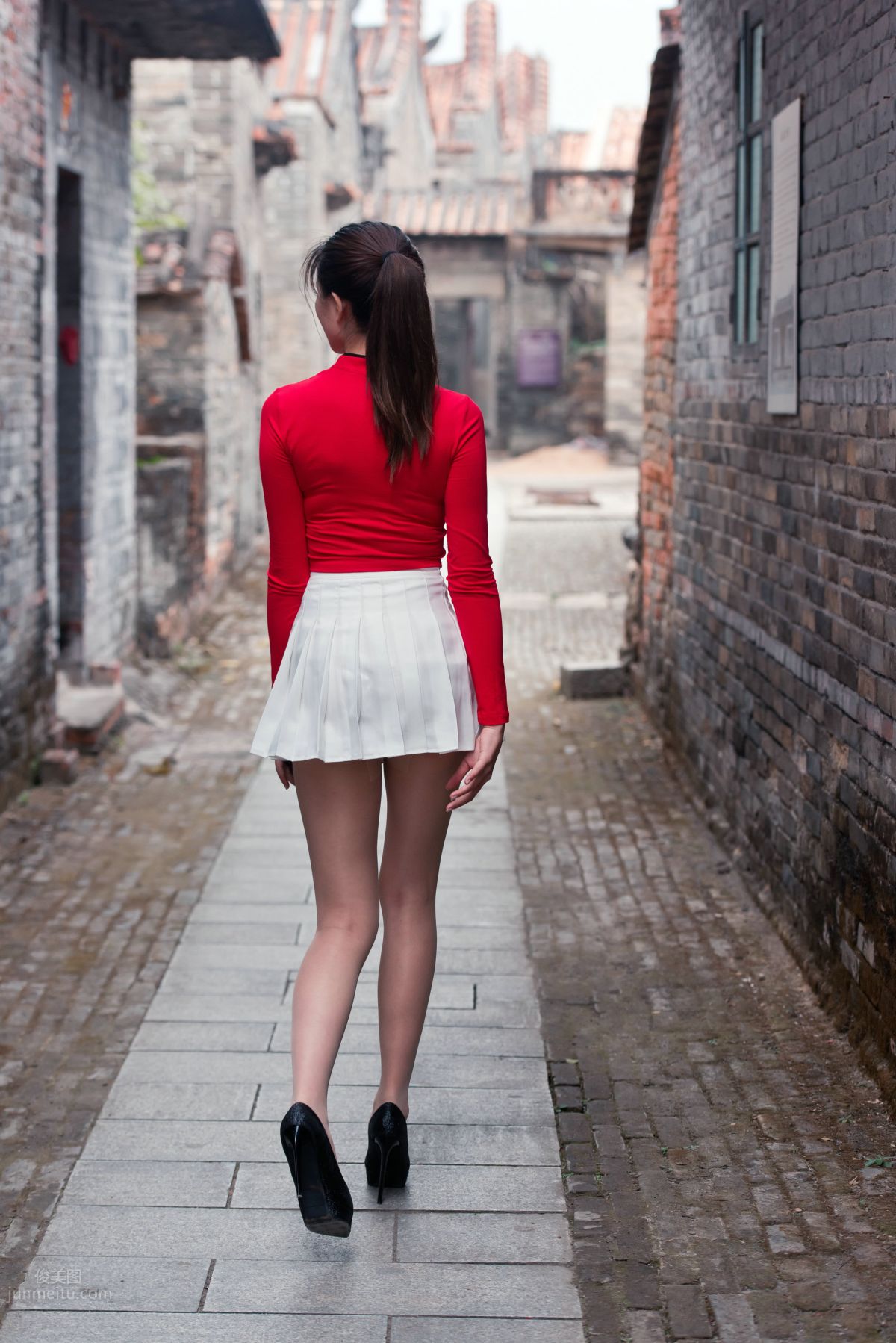 [Mojing Street] 118 Top-Quality Beauty with Silk Stockings in Red Top and White Skirt, Spring Scenery in the Ancient Village photo 130