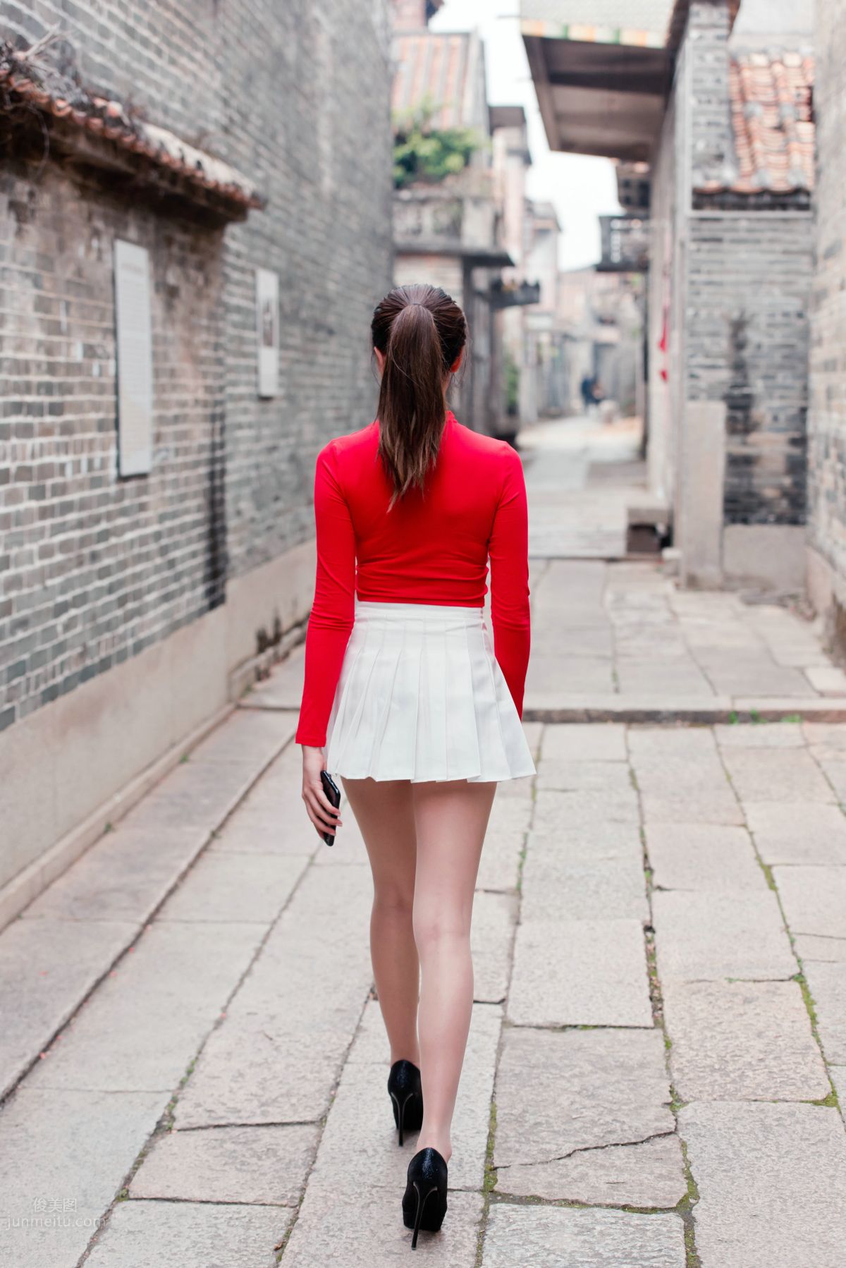 [Mojing Street] 118 Top-Quality Beauty with Silk Stockings in Red Top and White Skirt, Spring Scenery in the Ancient Village photo 45