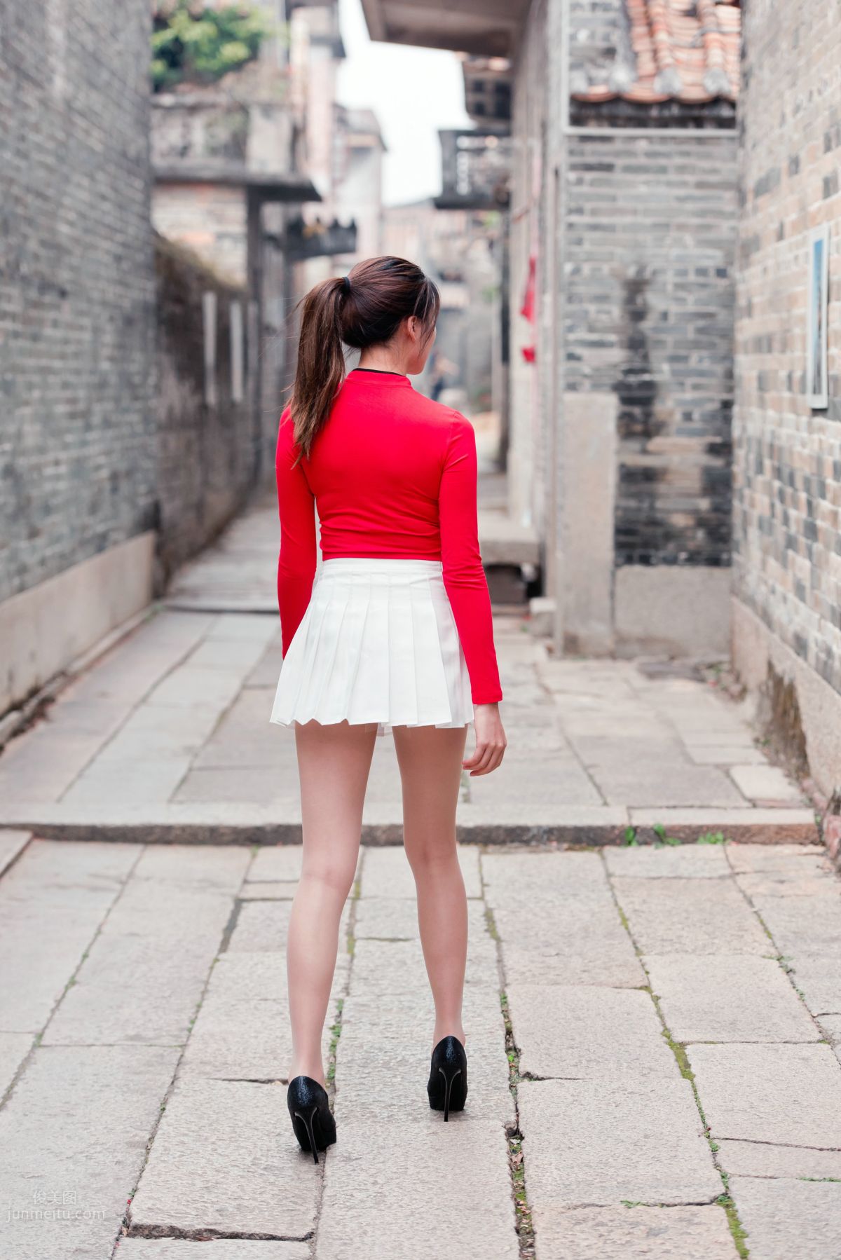 [Mojing Street] 118 Top-Quality Beauty with Silk Stockings in Red Top and White Skirt, Spring Scenery in the Ancient Village photo 52