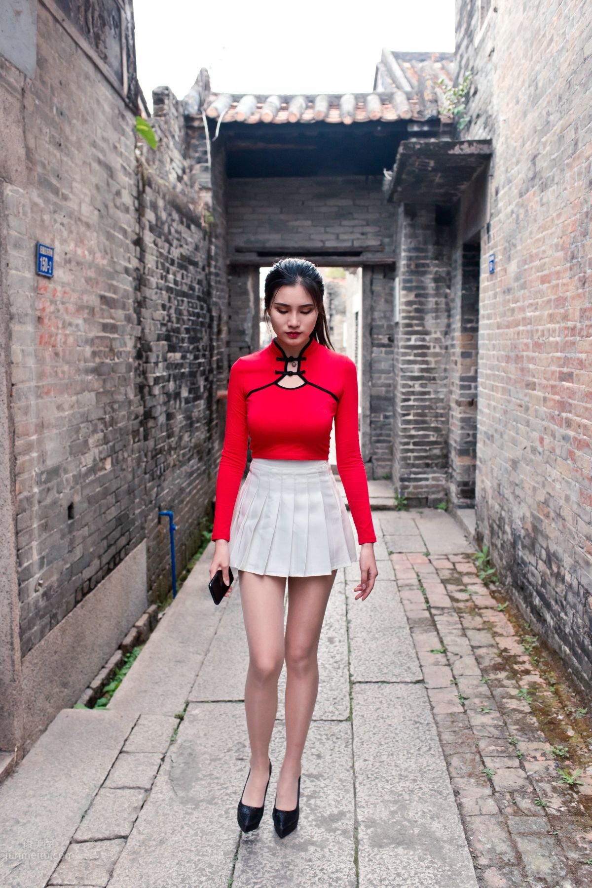 [Mojing Street] 118 Top-Quality Beauty with Silk Stockings in Red Top and White Skirt, Spring Scenery in the Ancient Village photo 225