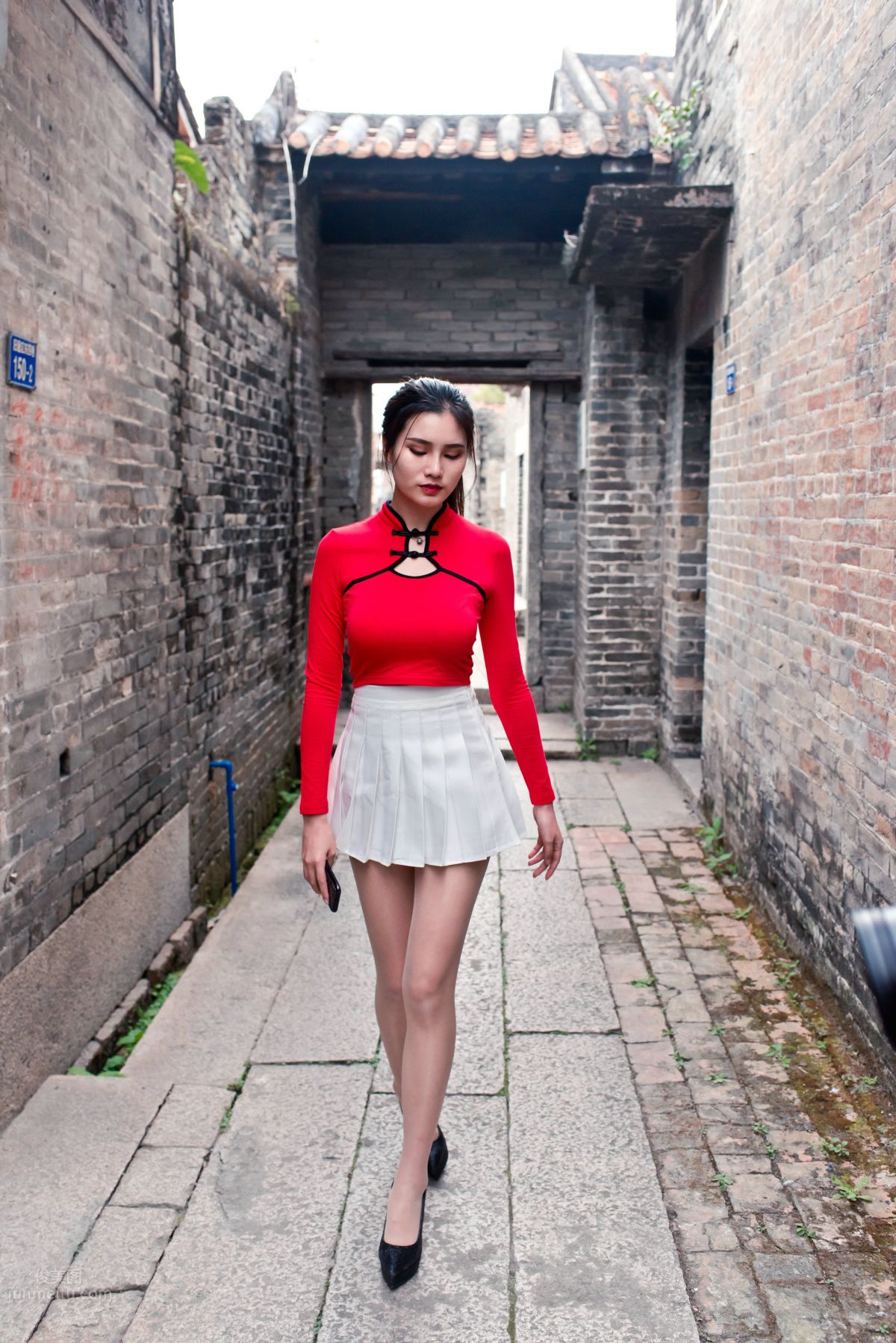 [Mojing Street] 118 Top-Quality Beauty with Silk Stockings in Red Top and White Skirt, Spring Scenery in the Ancient Village photo 224